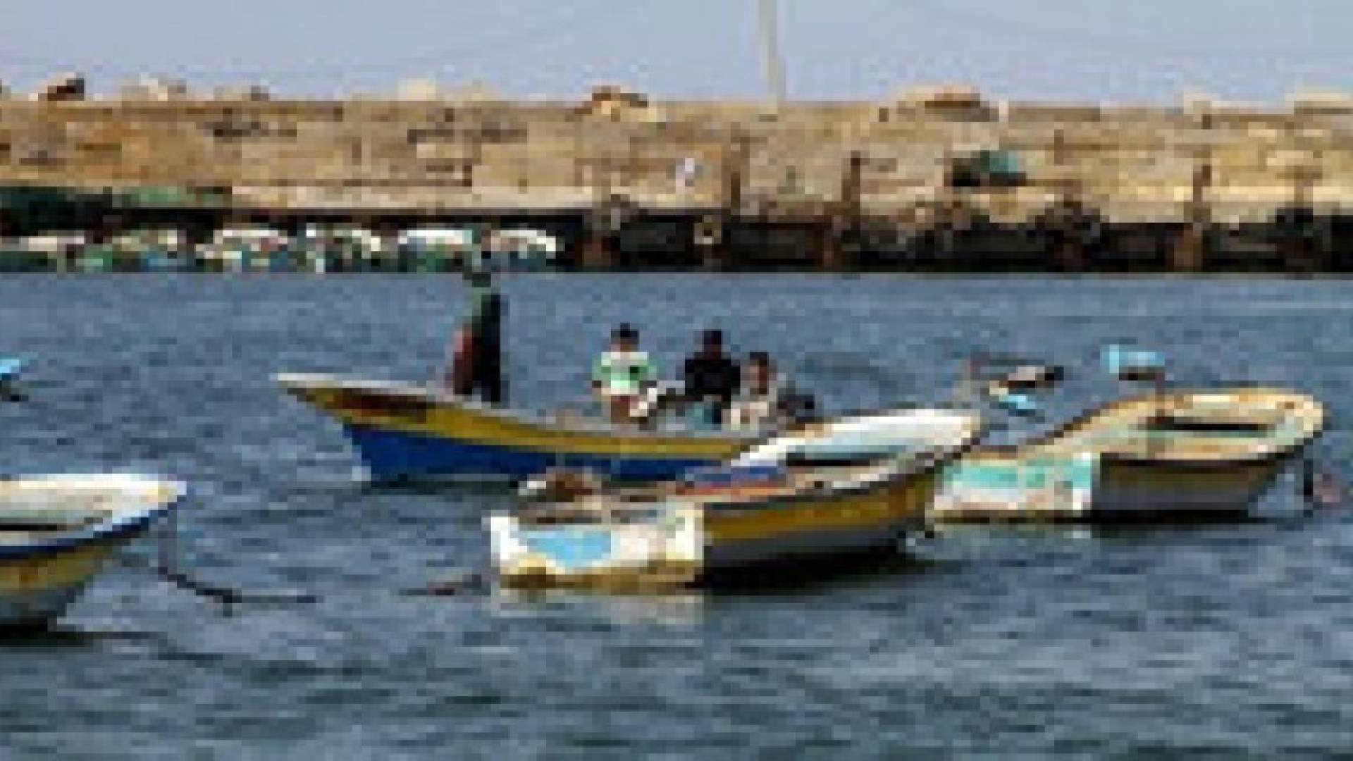 الاحتلال يطلق النار تجاه منازل وقوارب صيد جنوب قطاع غزة