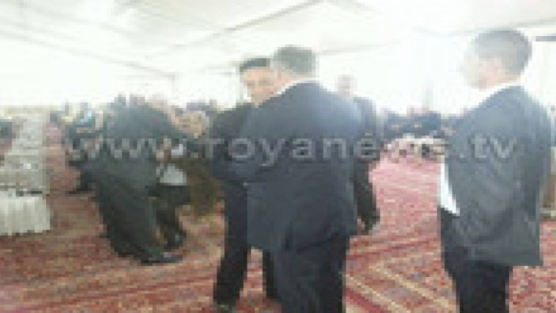 حضور رسمي وشعبي في عزاء رئيس الوزراء الأسبق أحمد اللوزي .. صور