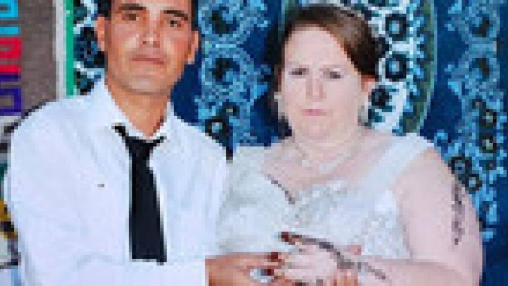 بالصور.. شاب تونسي يتزوج جدة بريطانية لها 10 أحفاد