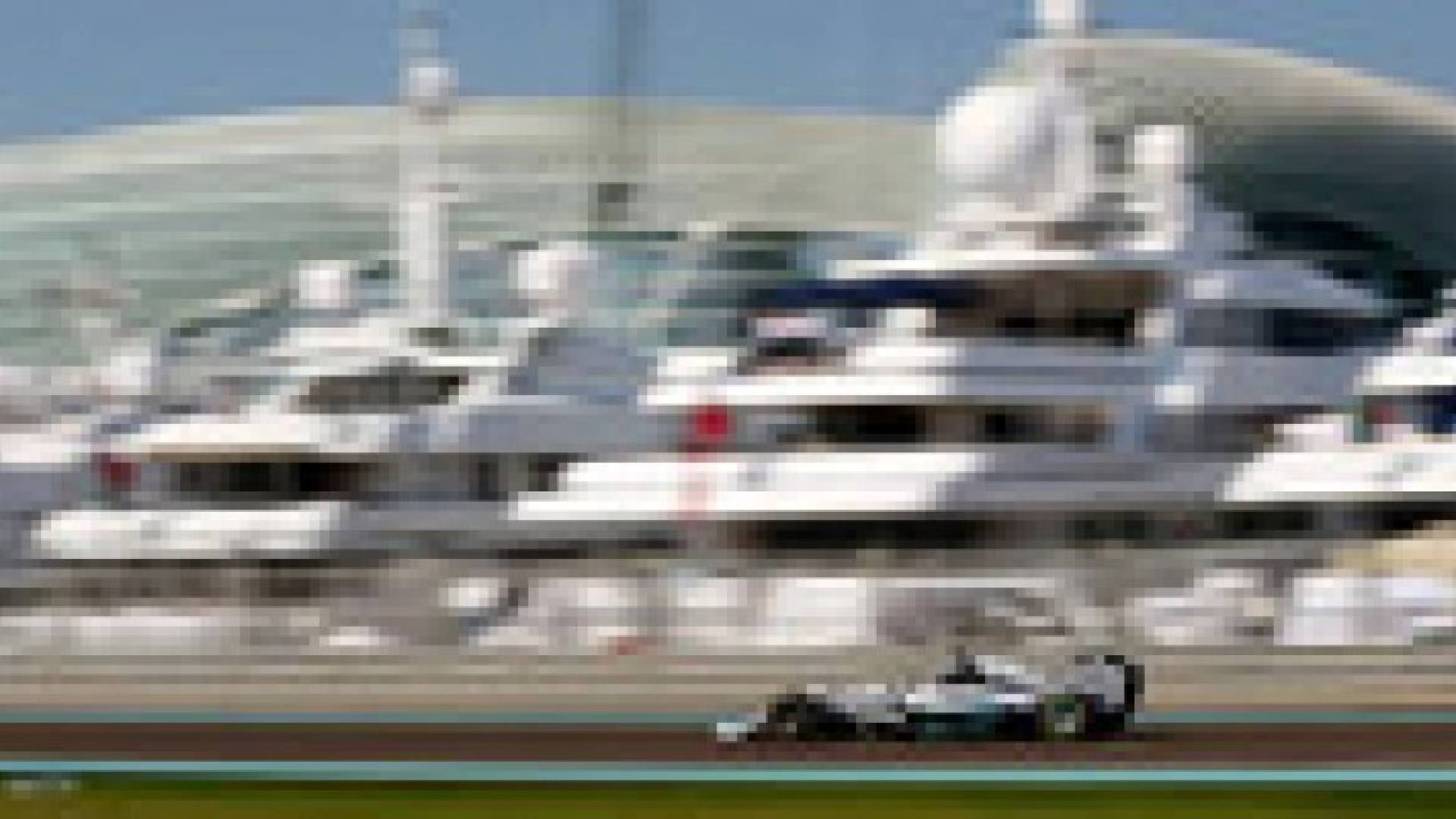 سباق أبوظبي.. هاميلتون يتصدر التجارب الحرة