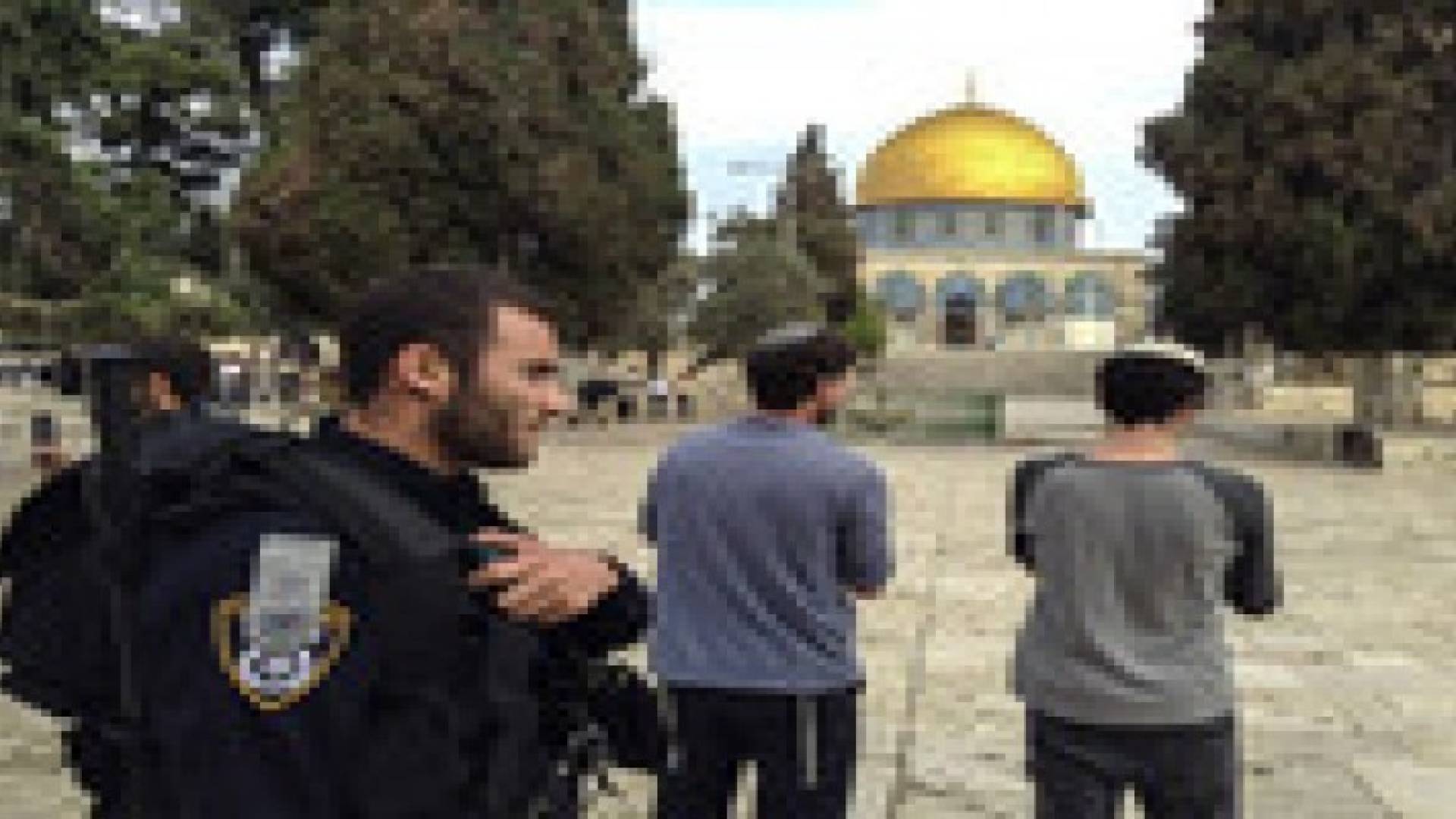 المستوطنون يقتحمون الأقصى ويحضرون لمسيرة كبرى بمحيطه