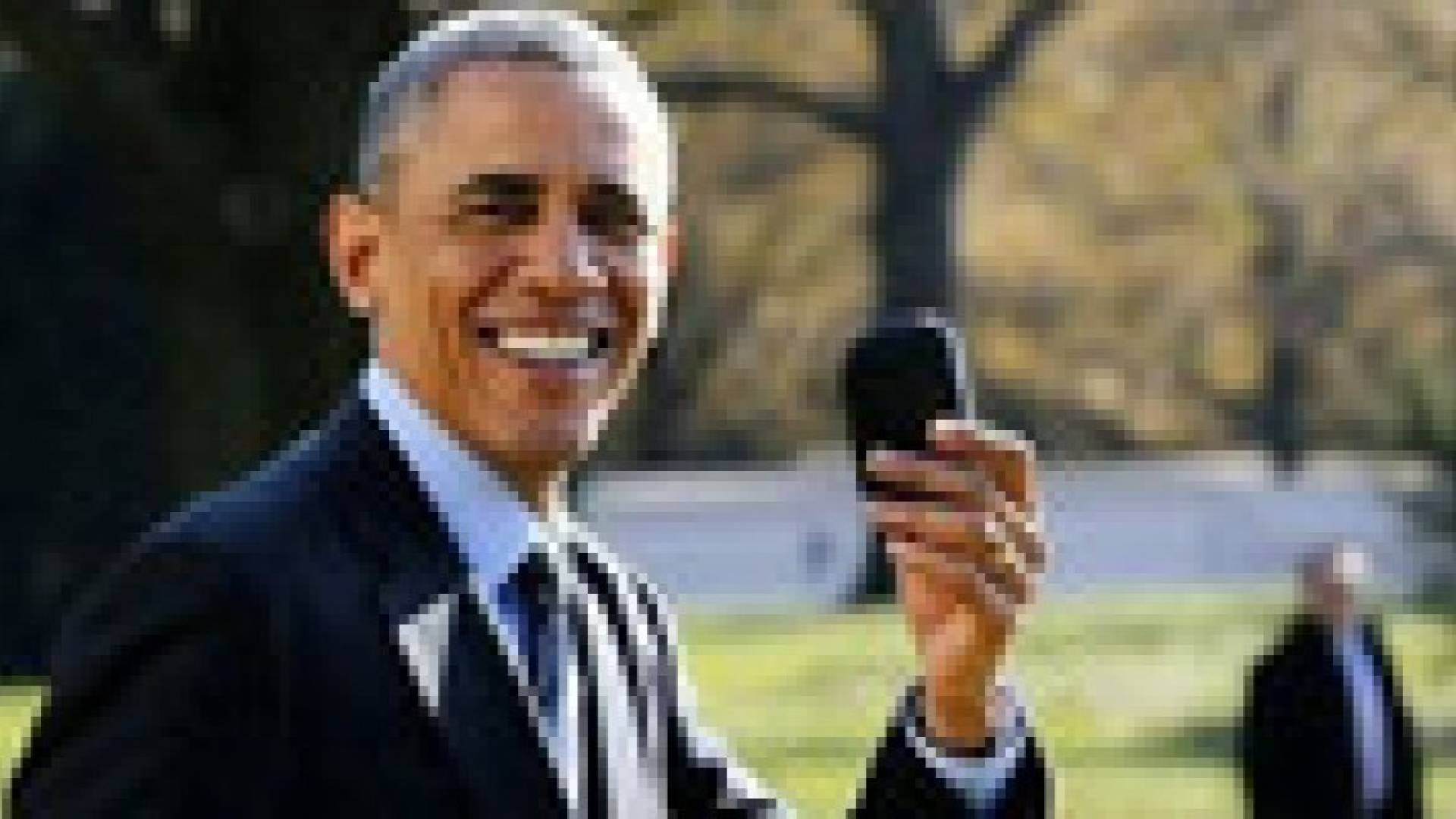 أوباما يعيد المروحية الرئاسية ليأخذ هاتفه