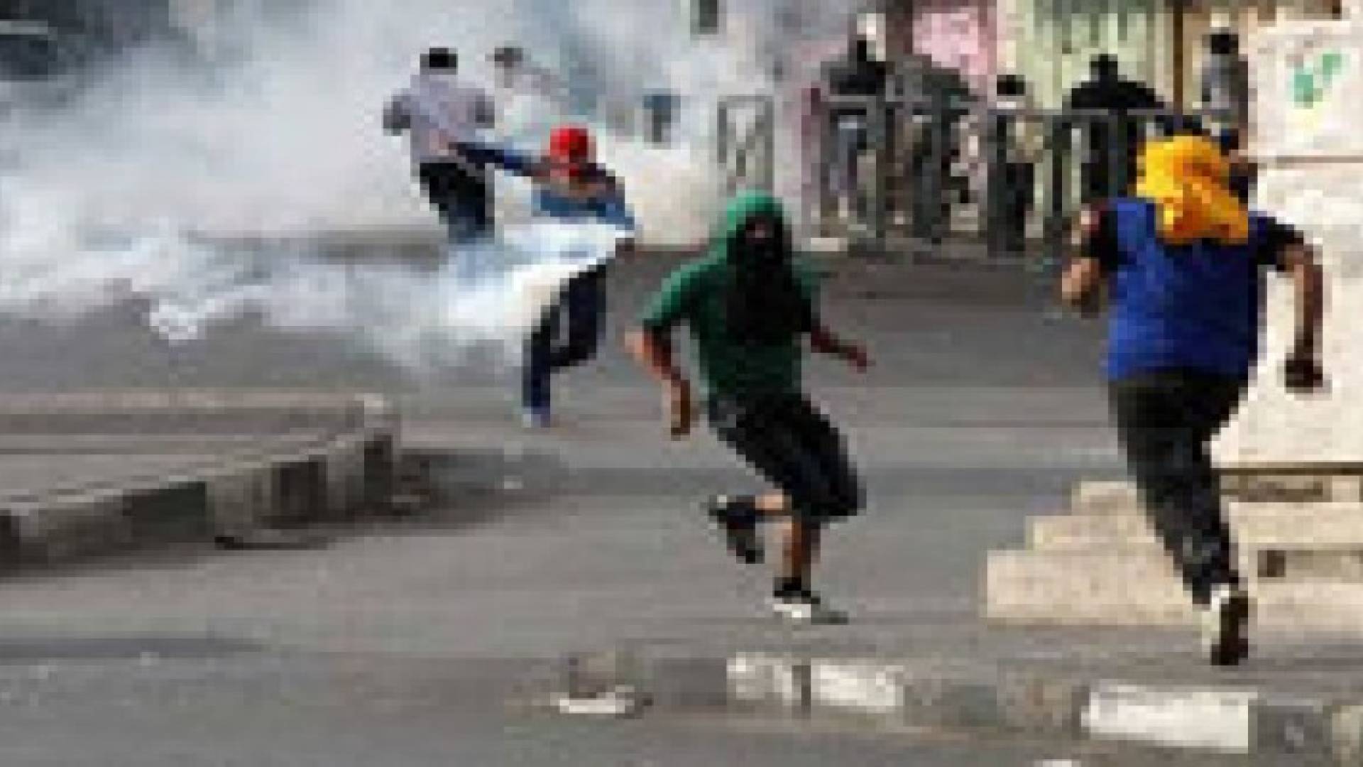 اشتباكات بين فلسطينيين وقوات الإحتلال الإسرائيلية في جبل المكبر بالقدس