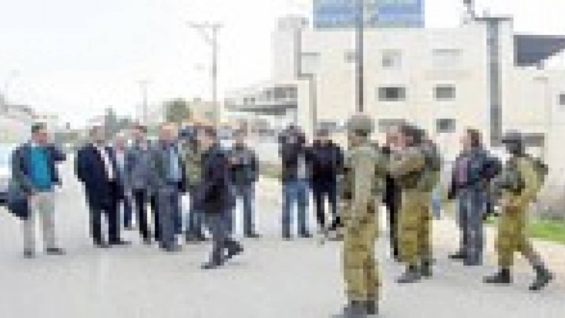 الرجوب وبلاتر يستنكرون اقتحام قوات الاحتلال لمقر الاتحاد الفلسطيني