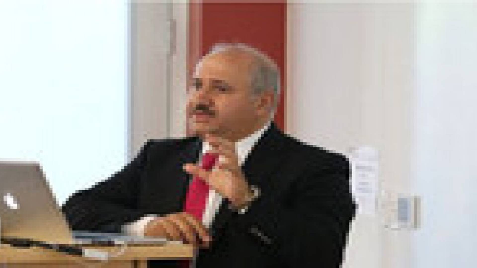 وزير المياه والري يوقع مشروع مائي جديد في جبل بني حميدة