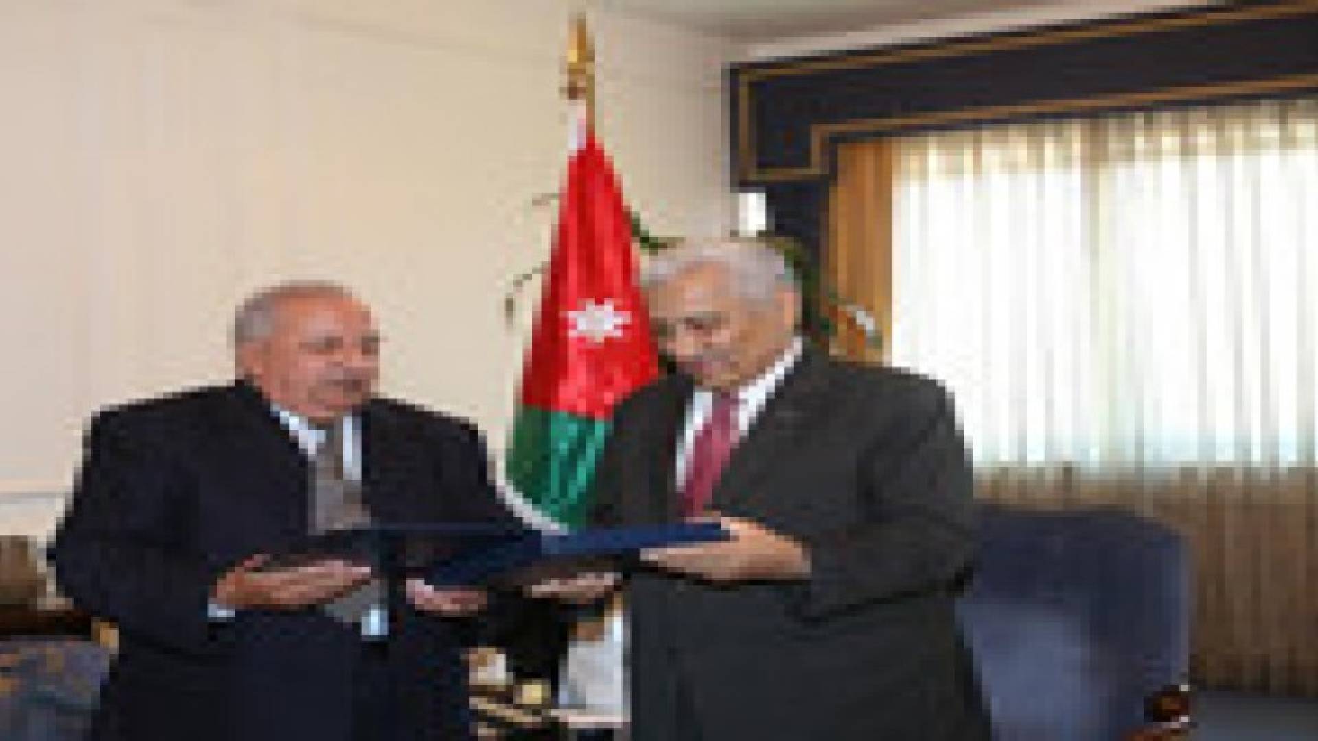 النسور يتسلم التقرير السنوي لحقوق الانسان