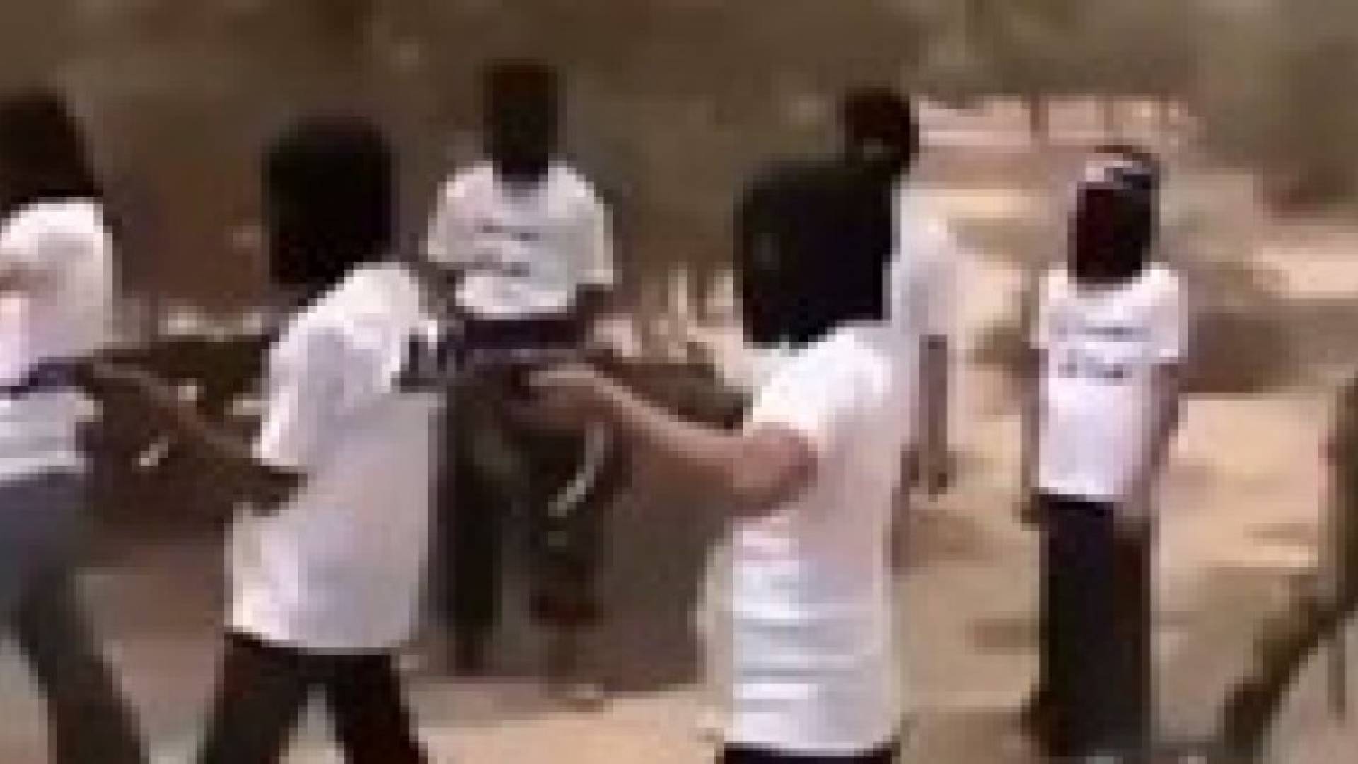 داعش يدرب أطفال الرقة على القتال .. فيديو
