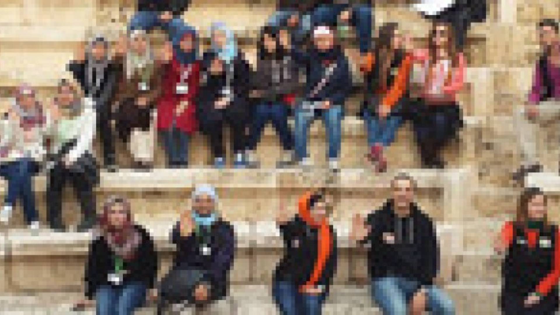 العشرات يقولون لا للعنف ضد المرأة....صور