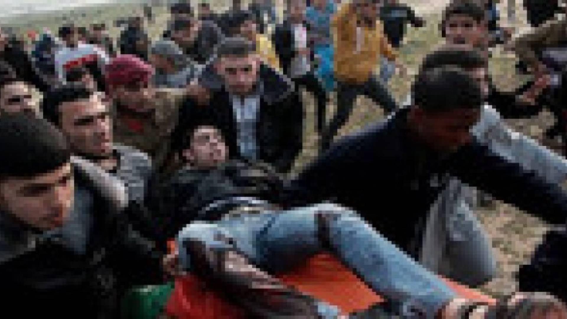 اصابة فتى فلسطيني بجراح خطيرة برصاص قوات الاحتلال شمال قطاع غزة