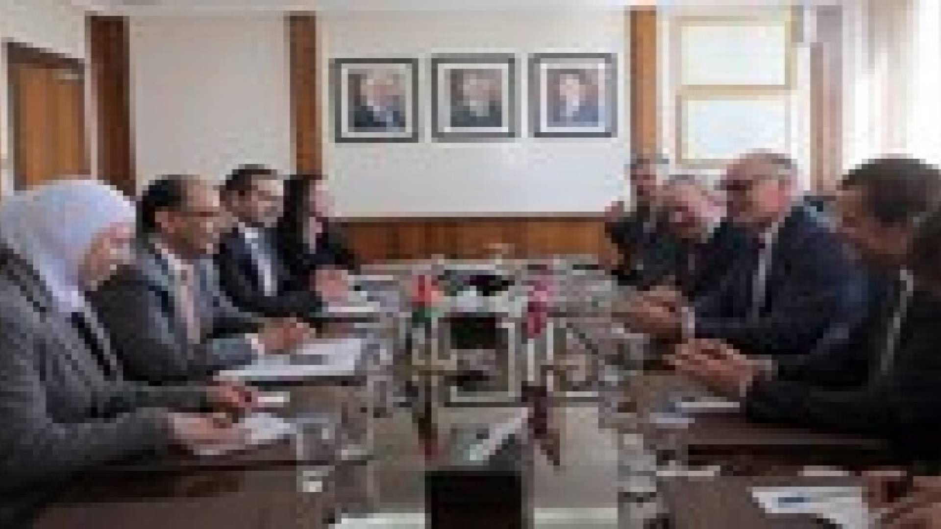 وزير التخطيط والتعاون الدولي يلتقي وفد مجلس العموم البريطاني