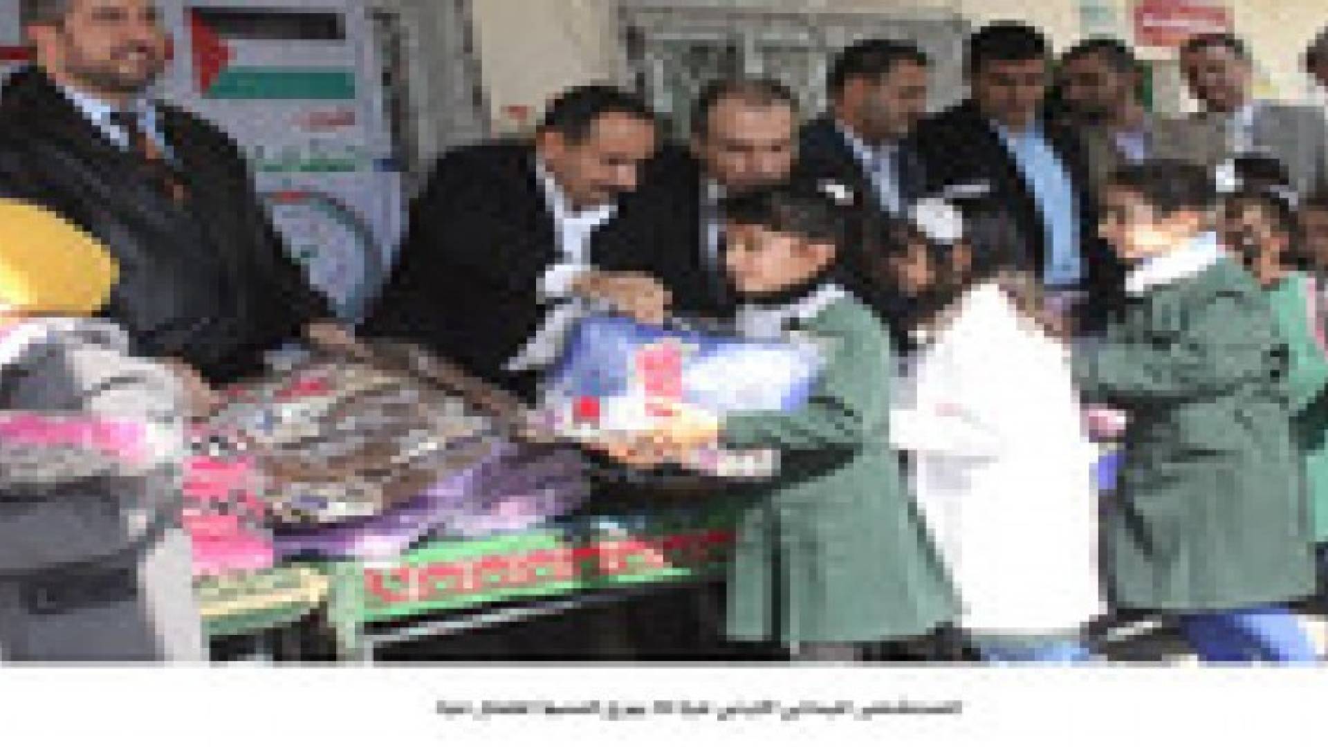 المستشفى الميداني الاردني غزة 33 يوزع كسوة اطفال غزة