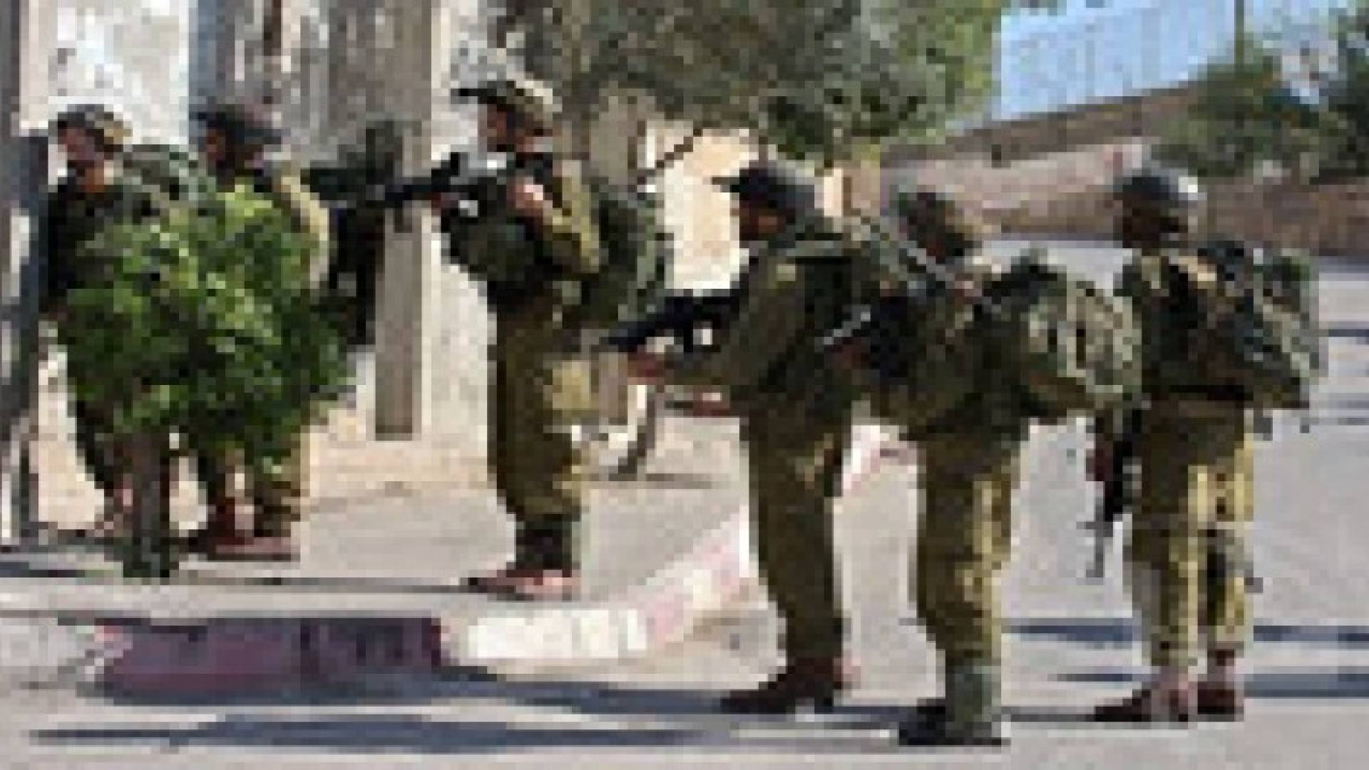 الاحتلال يعتقل 9 فلسطينيين بالضفة الغربية
