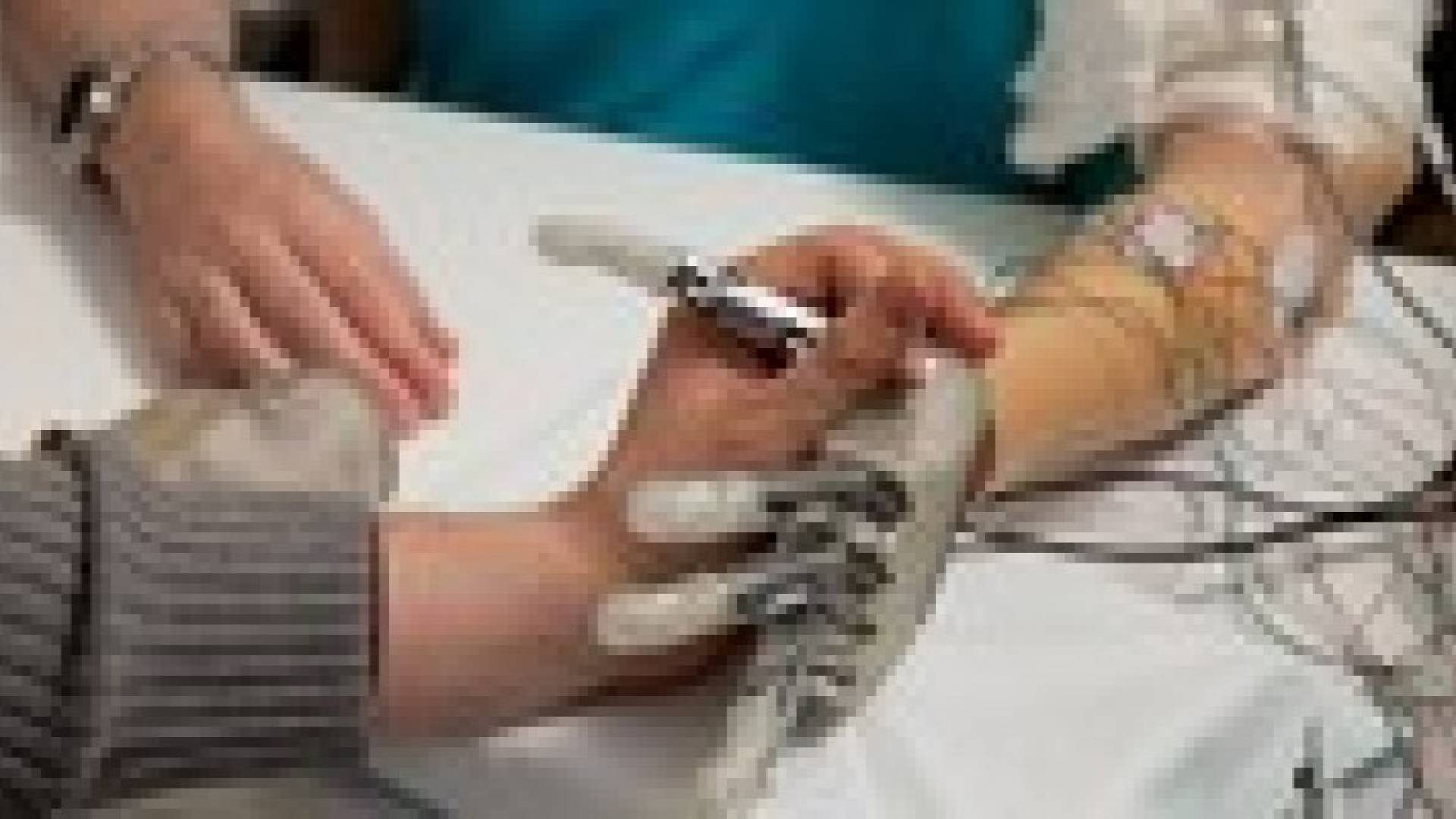 يد آلية تعيد لمبتوري الأطراف الشعور باللمس