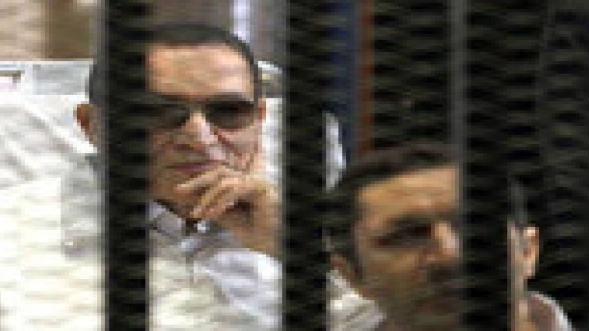 النائب العام المصري يطعن ببراءة مبارك والسلطات تفتح ميدان التحرير