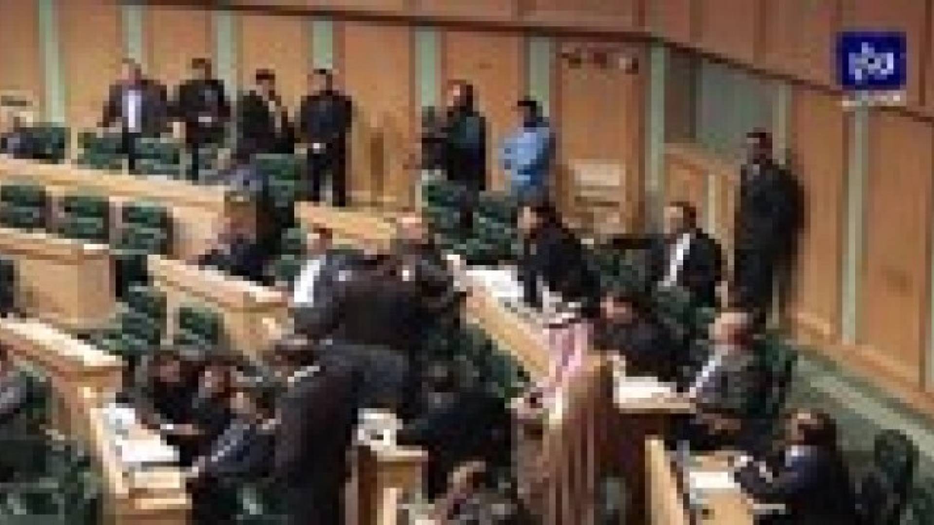 السعود للفايز "الله ينتقم من الي جاب الكوتا على المجلس" ..فيديو