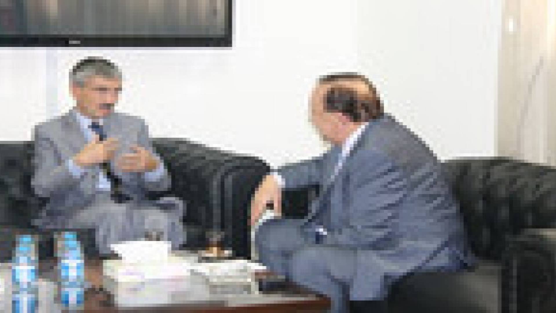 السفير البريطاني يزور مستقلة الانتخاب