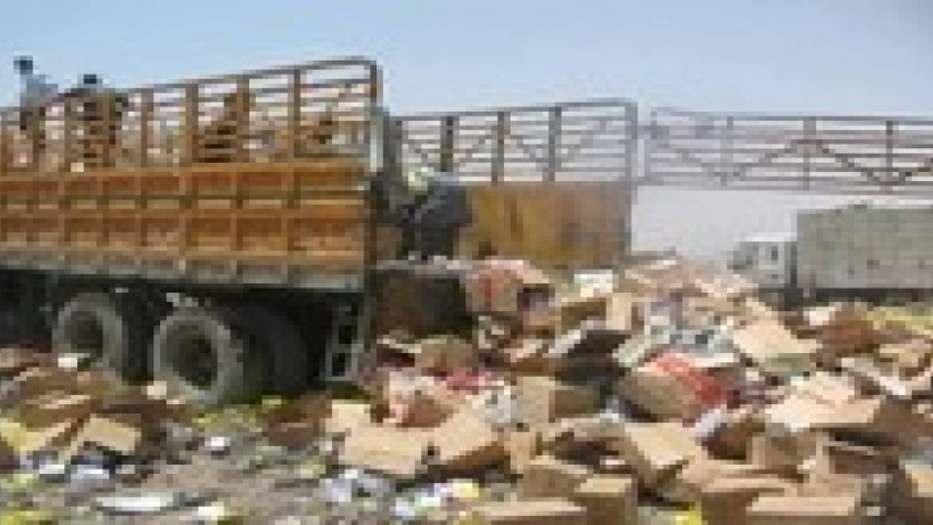 اتلاف مواد غذائية ومنظفات في الرصيفة
