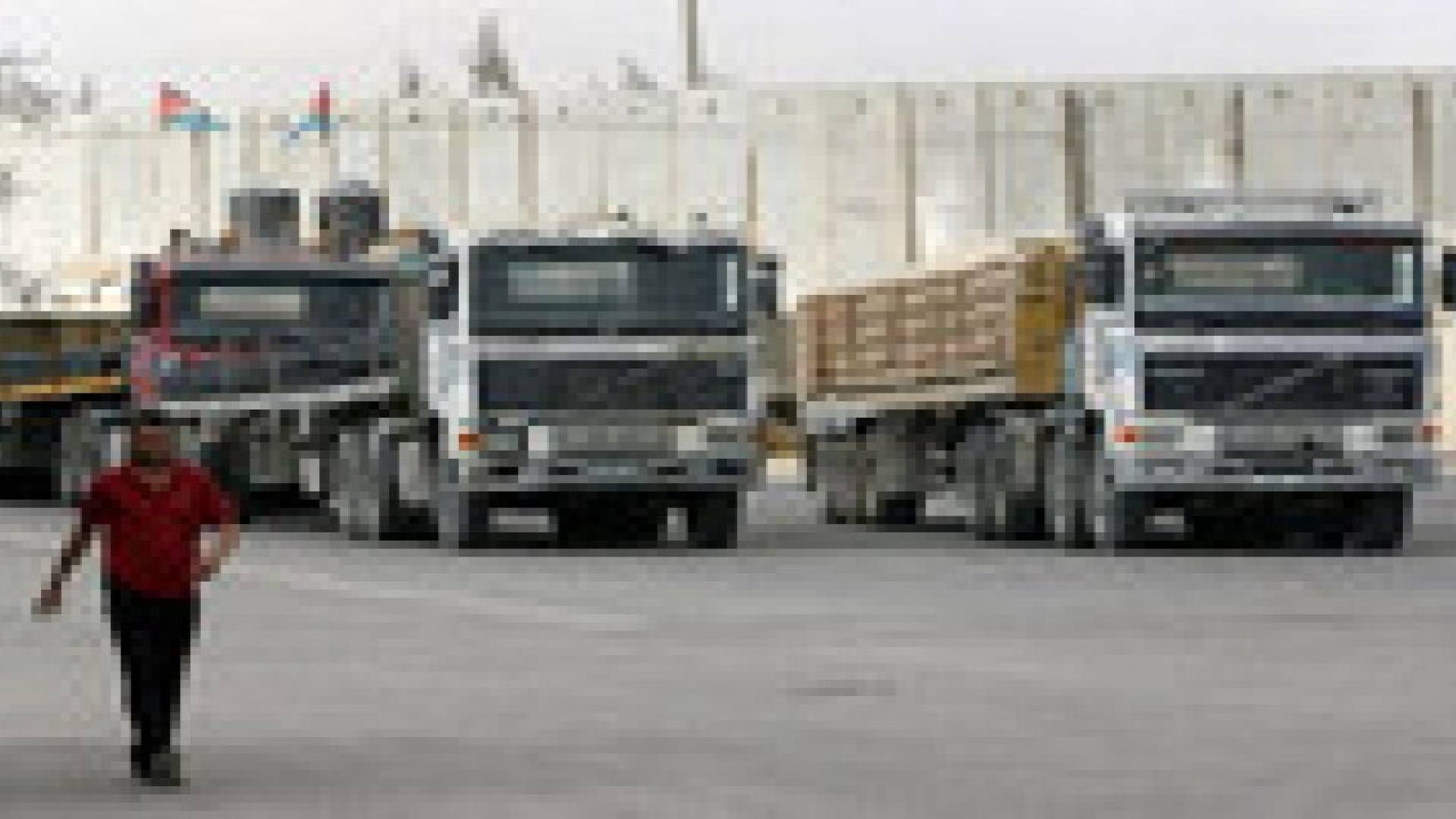 استئناف دخول مواد بناء إلى غزة