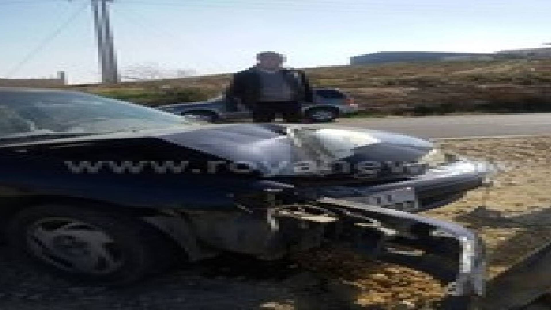 الكرك : اصابة سيدة بعد اصطدام مركبتها بعمود كهرباء ..صور