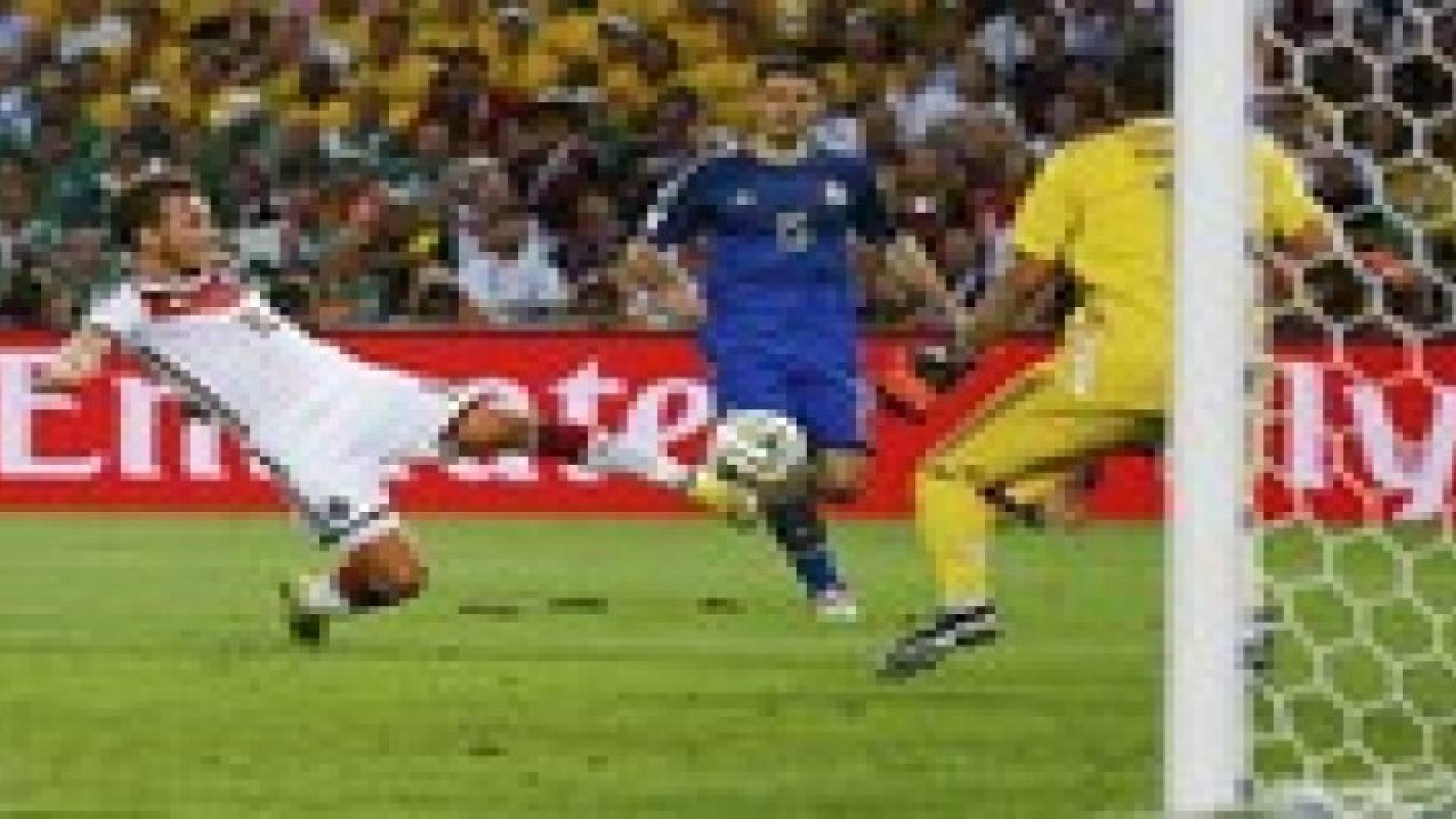 جوتزه يعرض حذائه في نهائي كأس العالم