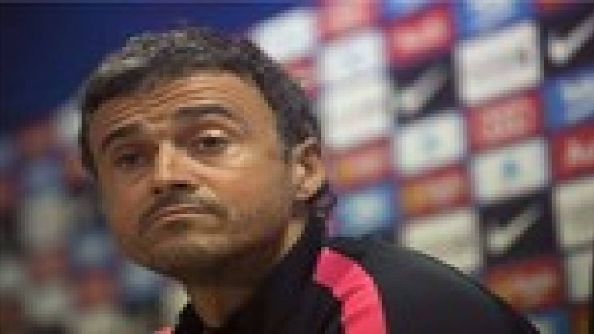 انريكي يدين قرار طرد مشجعين قاموا بالهتاف ضد ميسي !
