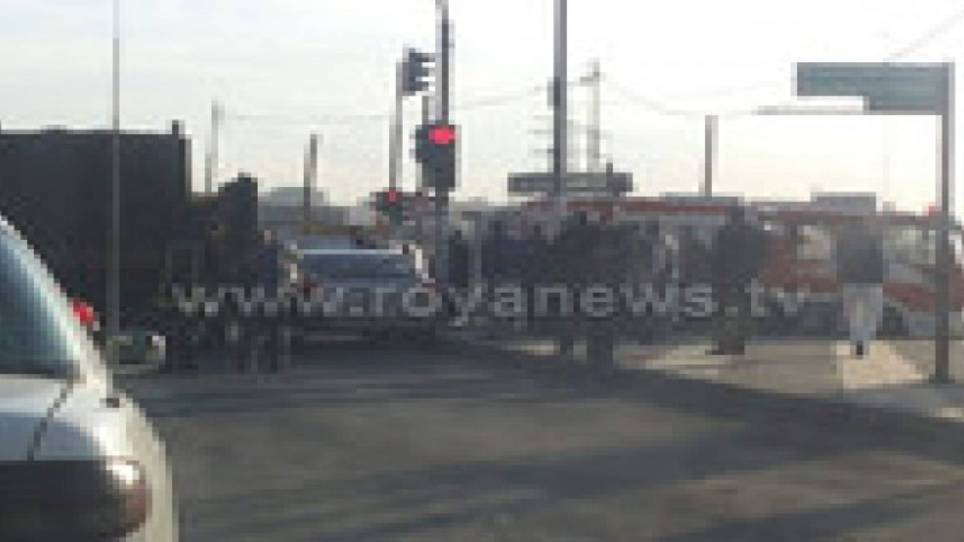 المقابلين: تصادم باص للأمن العام مع 3 سيارات .. صور