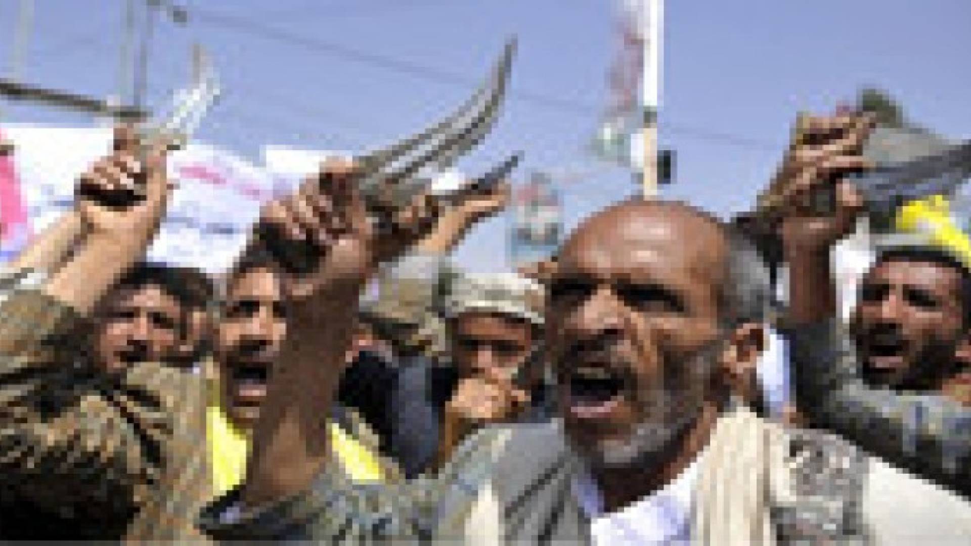 إصابة 8 حوثيين إثر انفجار 5 عبوات ناسفة استهدفتهم وسط صنعاء