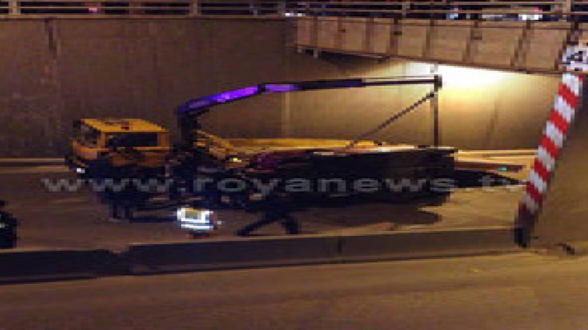 انقلاب مركبة داخل نفق الدوار الثالث