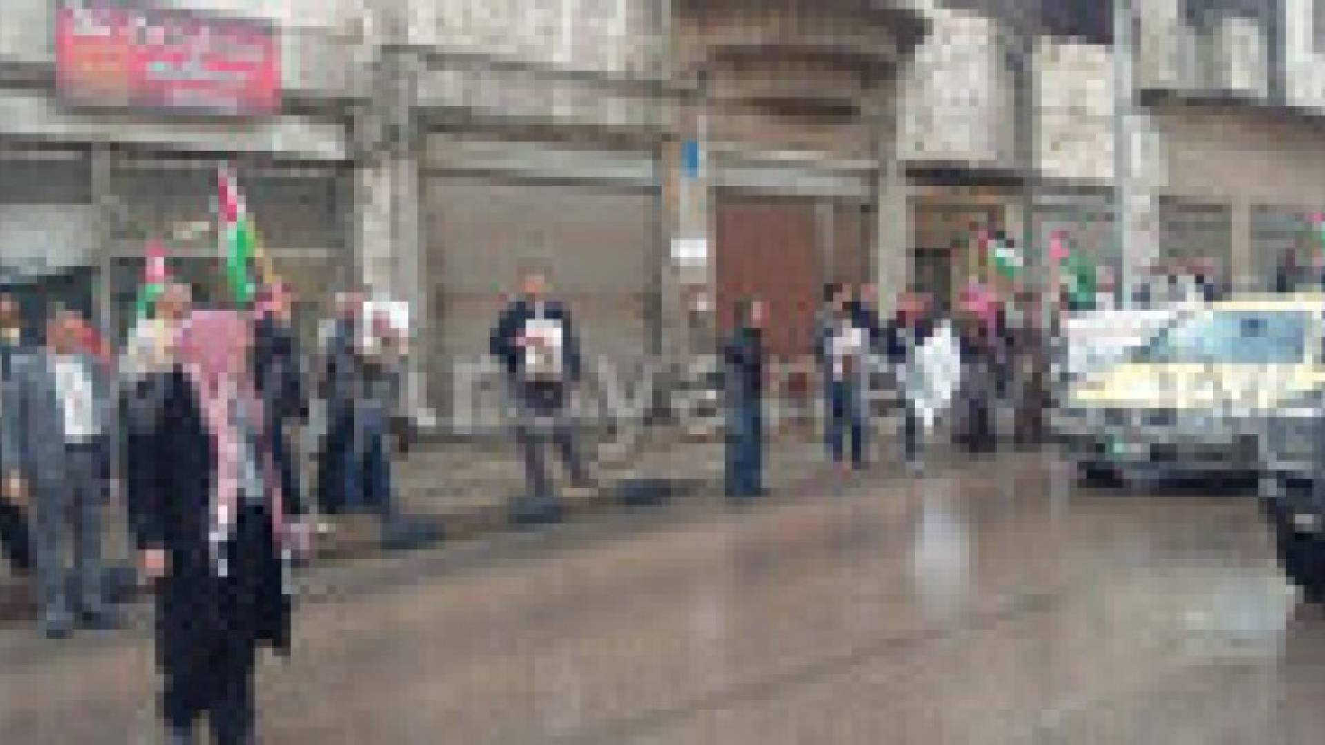 ذوو بني ارشيد يعتصمون امام الديوان الملكي .. صور