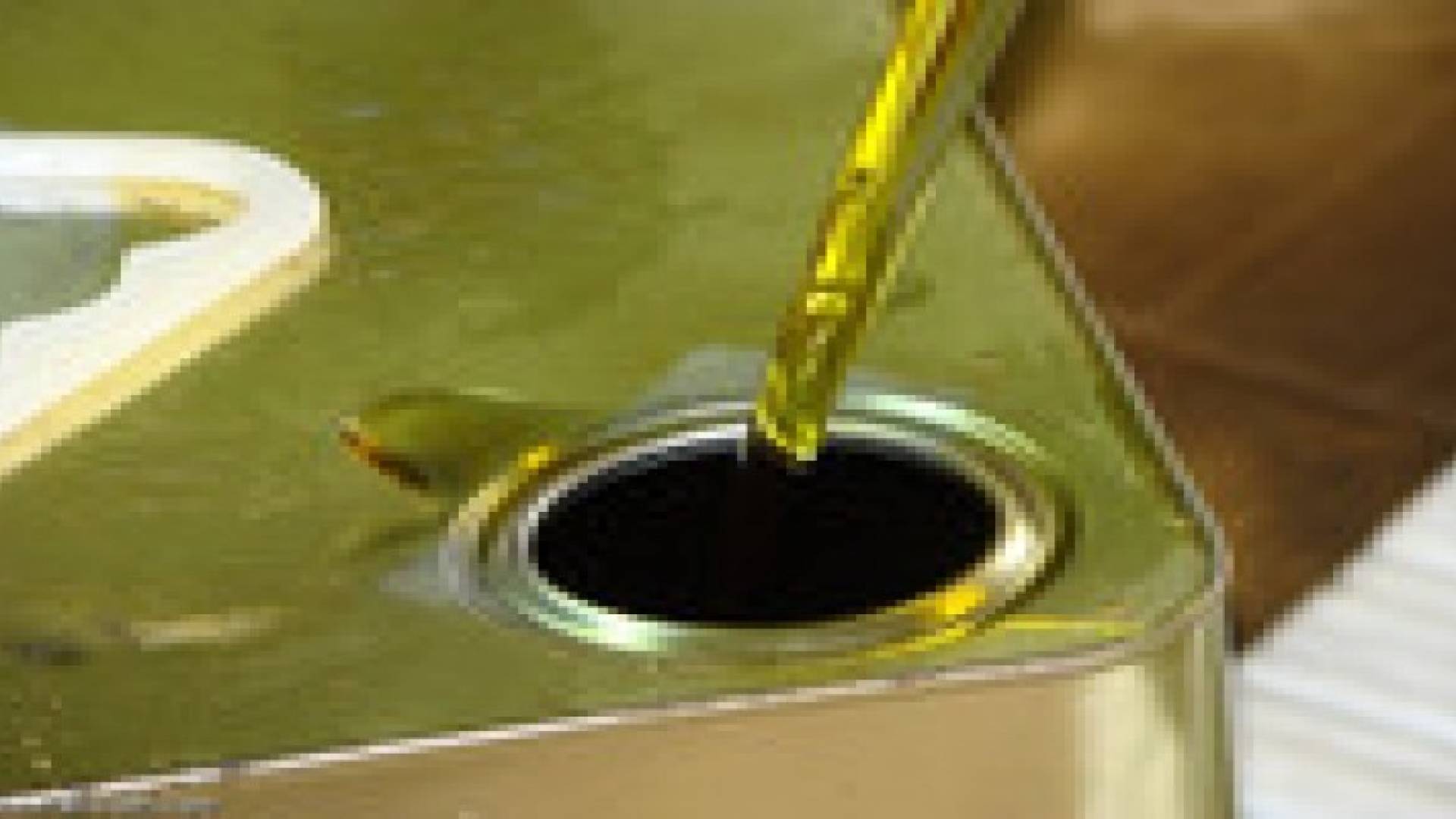 زيت الزيتون بـ75 دينارا نقدا وبالتقسيط لموظفي الدولة