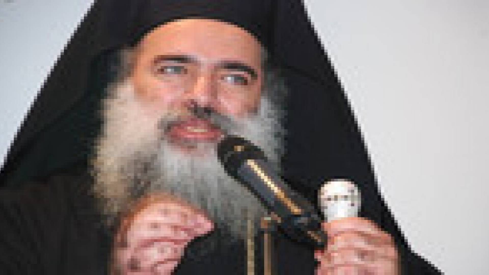 المطران حنا يحذرمن استهداف الوجود المسيحي بفلسطين والمنطقة