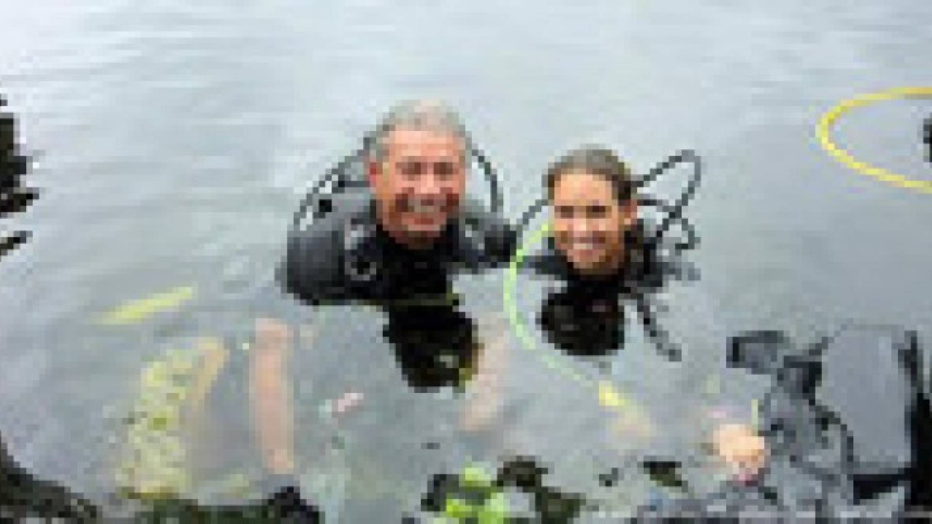 أمضيا 73 يوما تحت الماء وسجلا رقما قياسيا