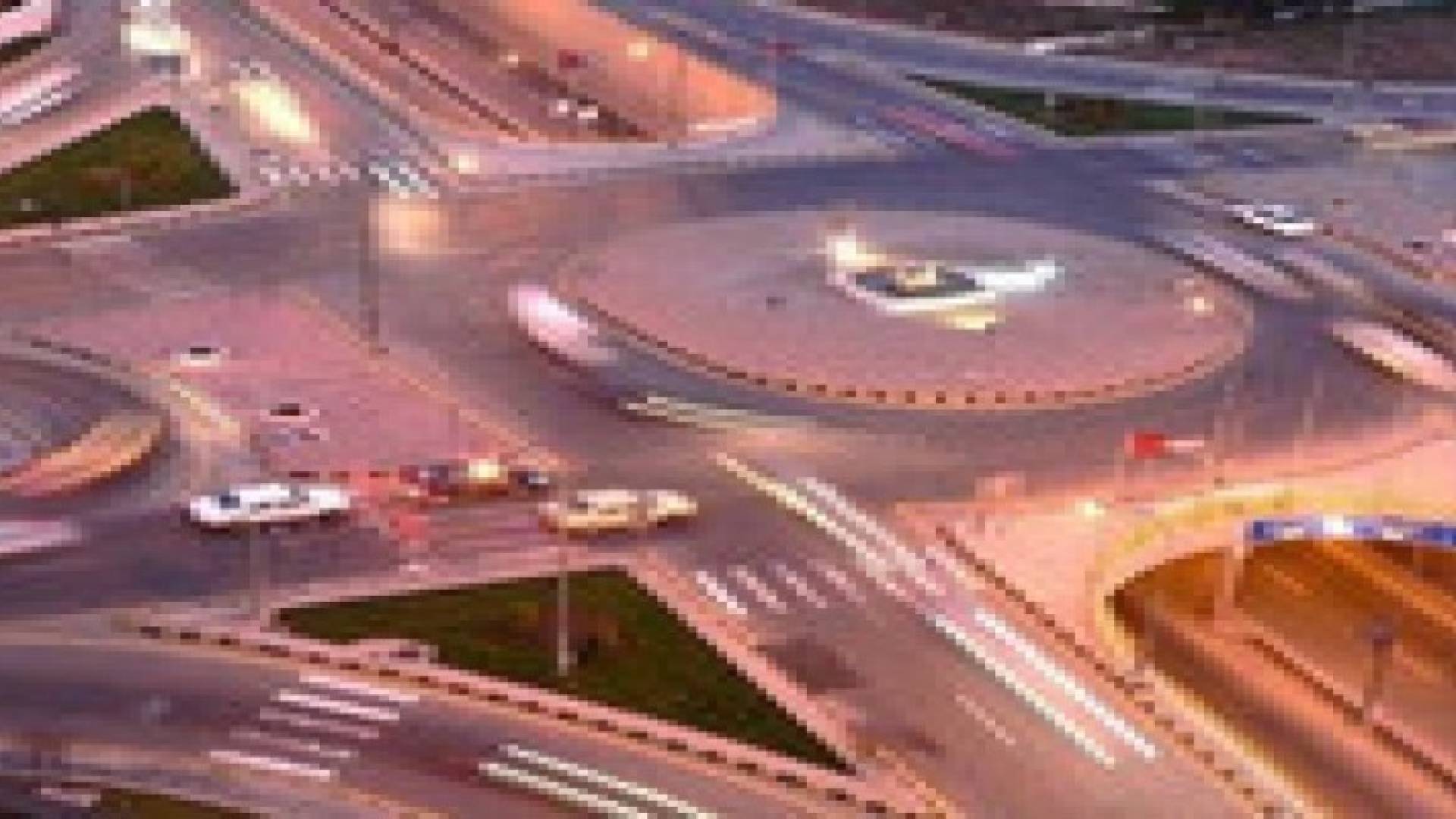 3 اصابات بحادث وسط العاصمة واحتراق مركبة