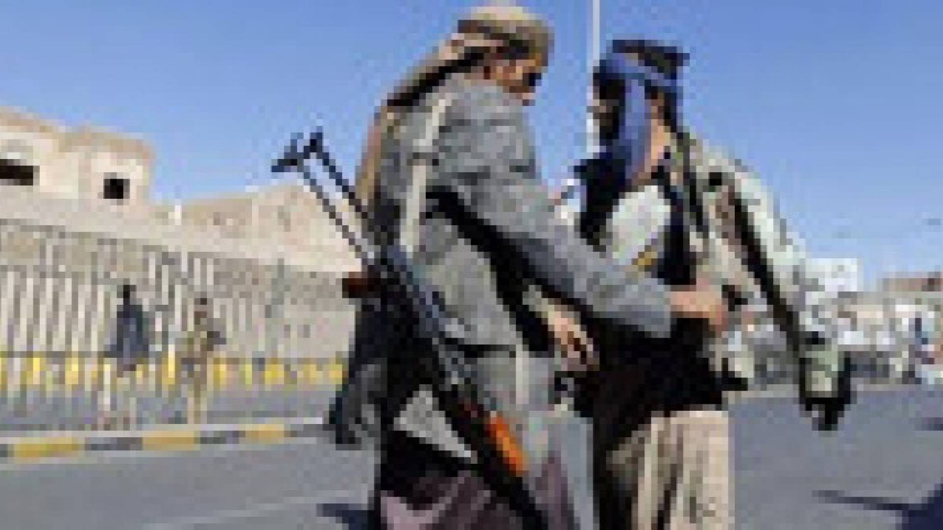 الحوثيون يغلقون ميناء الحديدة غربي اليمن