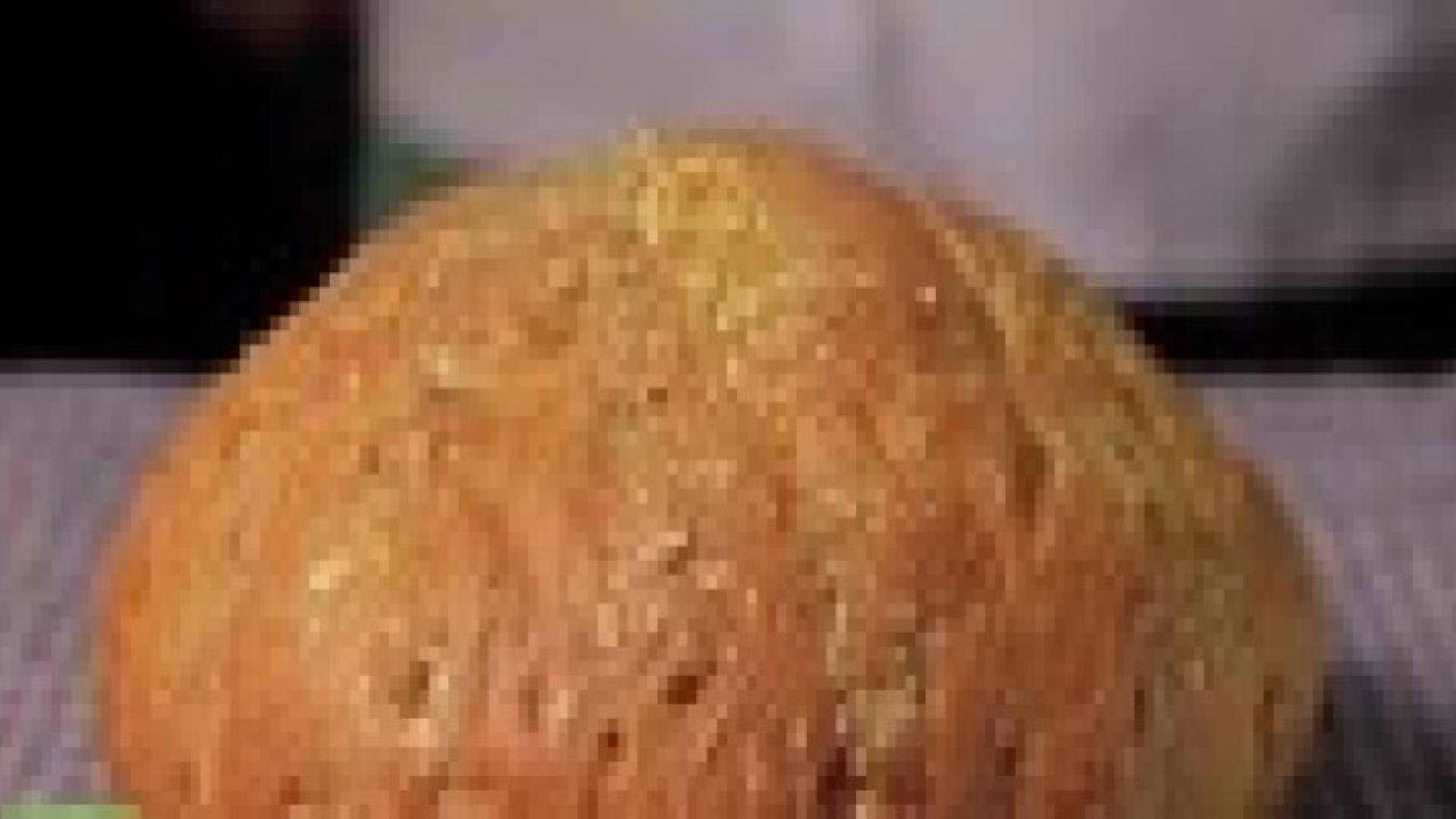 فيديو..أغلى رغيف خبز في العالم يعد بإضافة الذهب