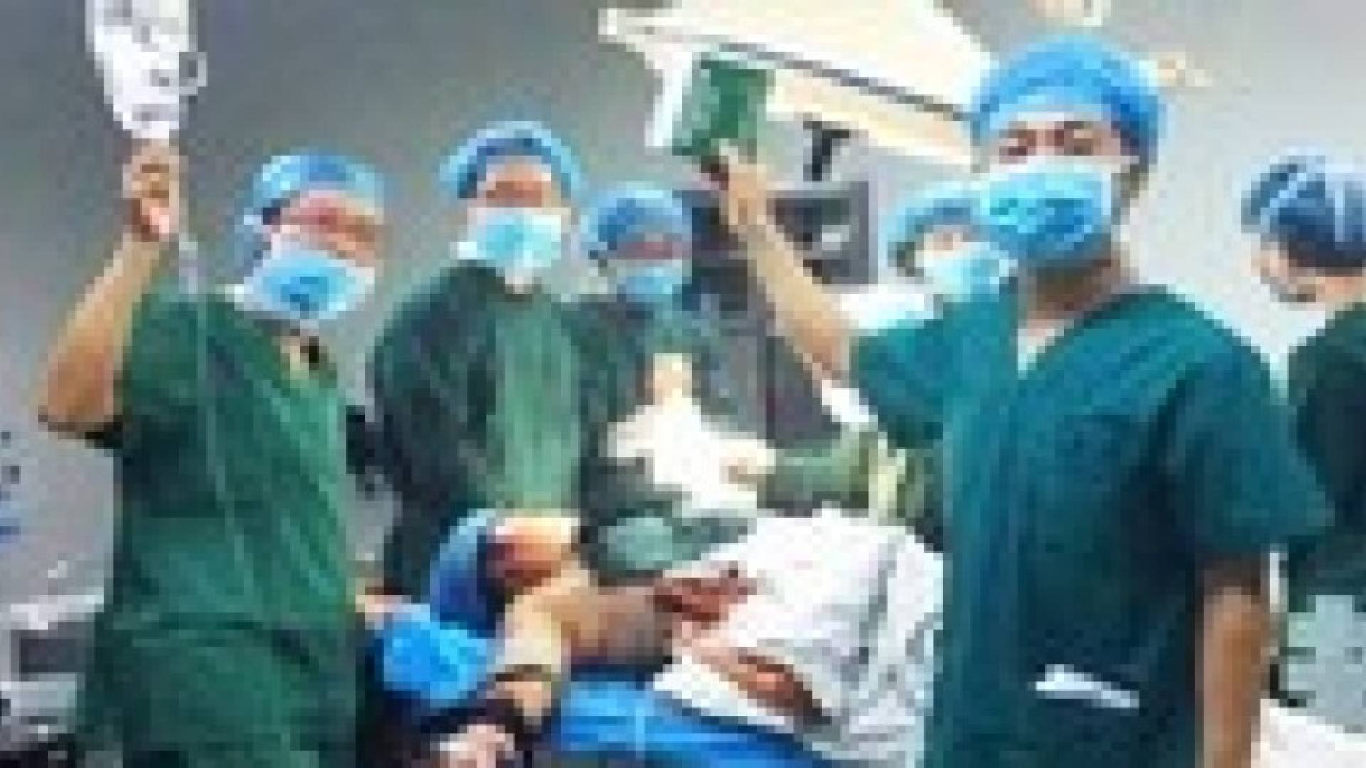 "سيلفي" تتسبب في طرد طاقم غرفة عمليات ..صور