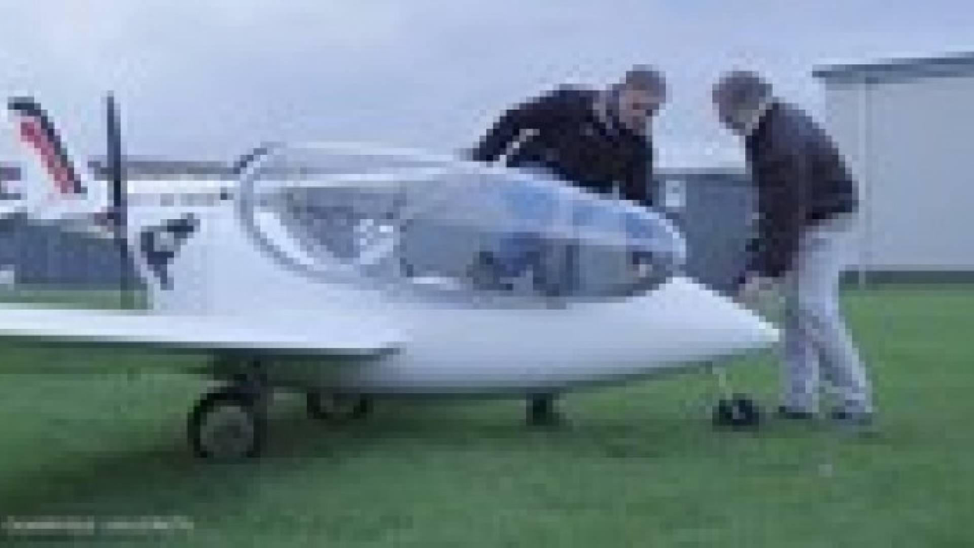 اختبار أول طائرة هجينة في العالم