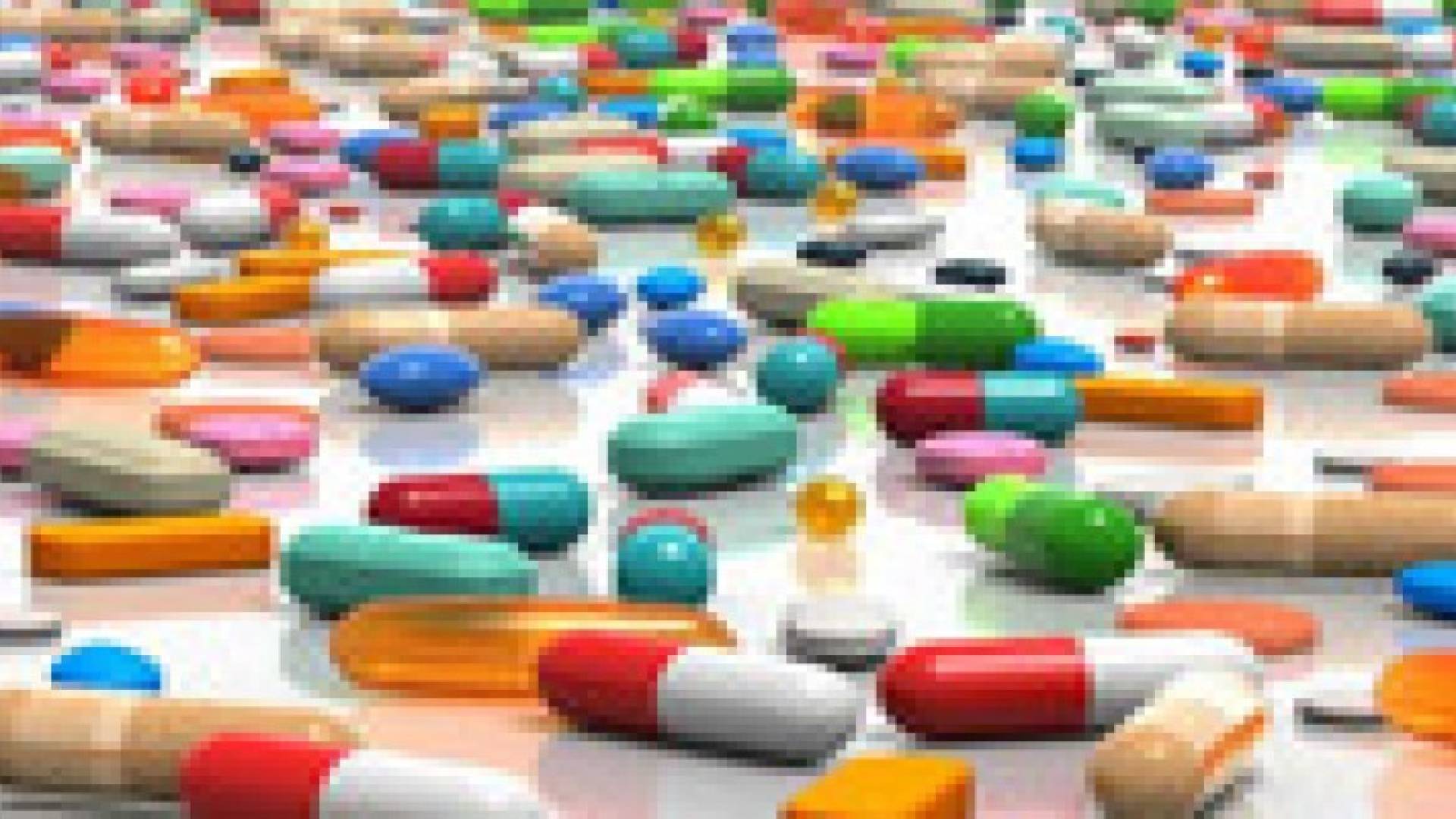 ضبط كميات كبيرة من الأدوية والمستحضرات الطبية والجنسية المهربة