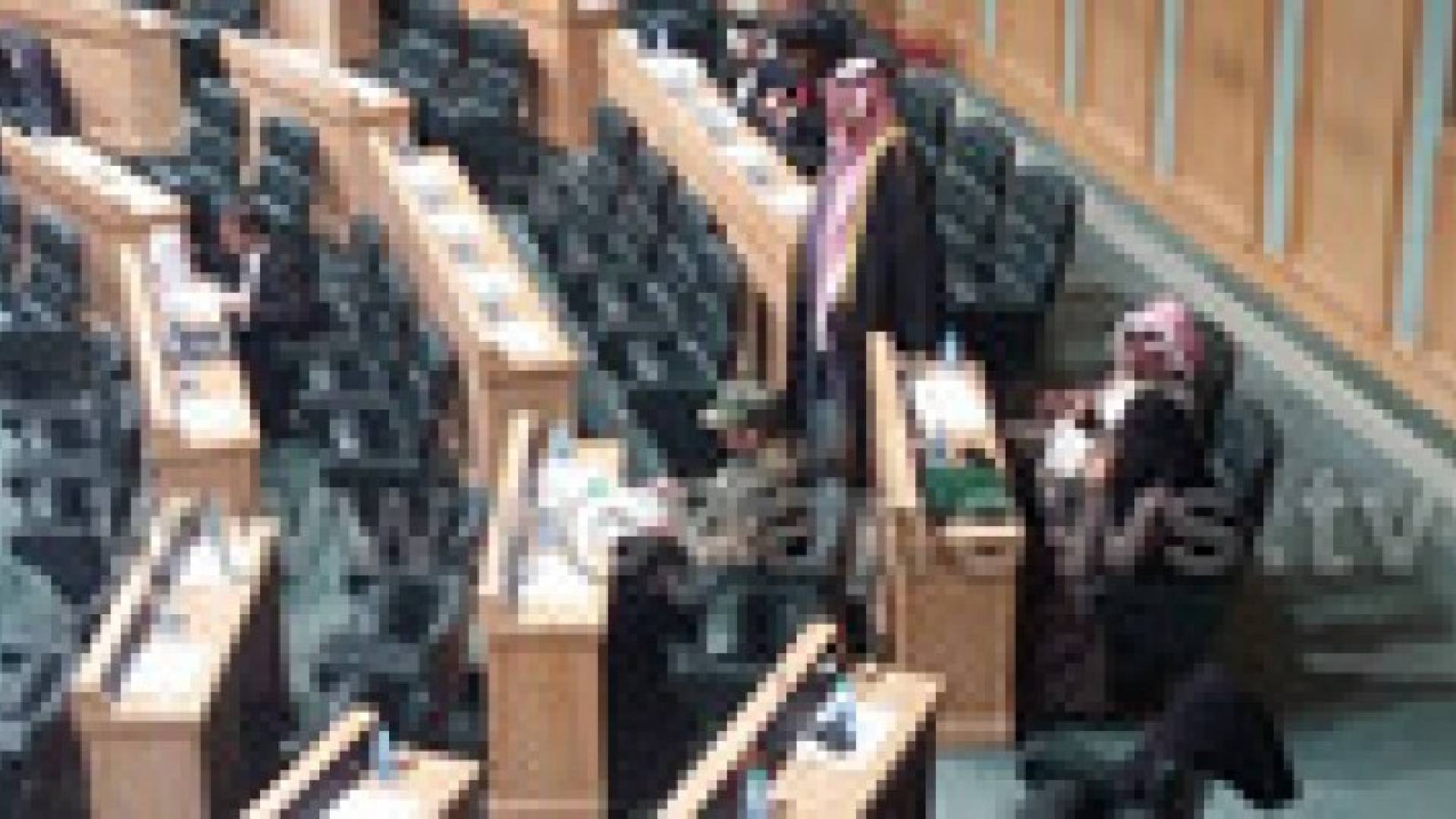 المحارمة تحت القبة بزي عسكري.. صور