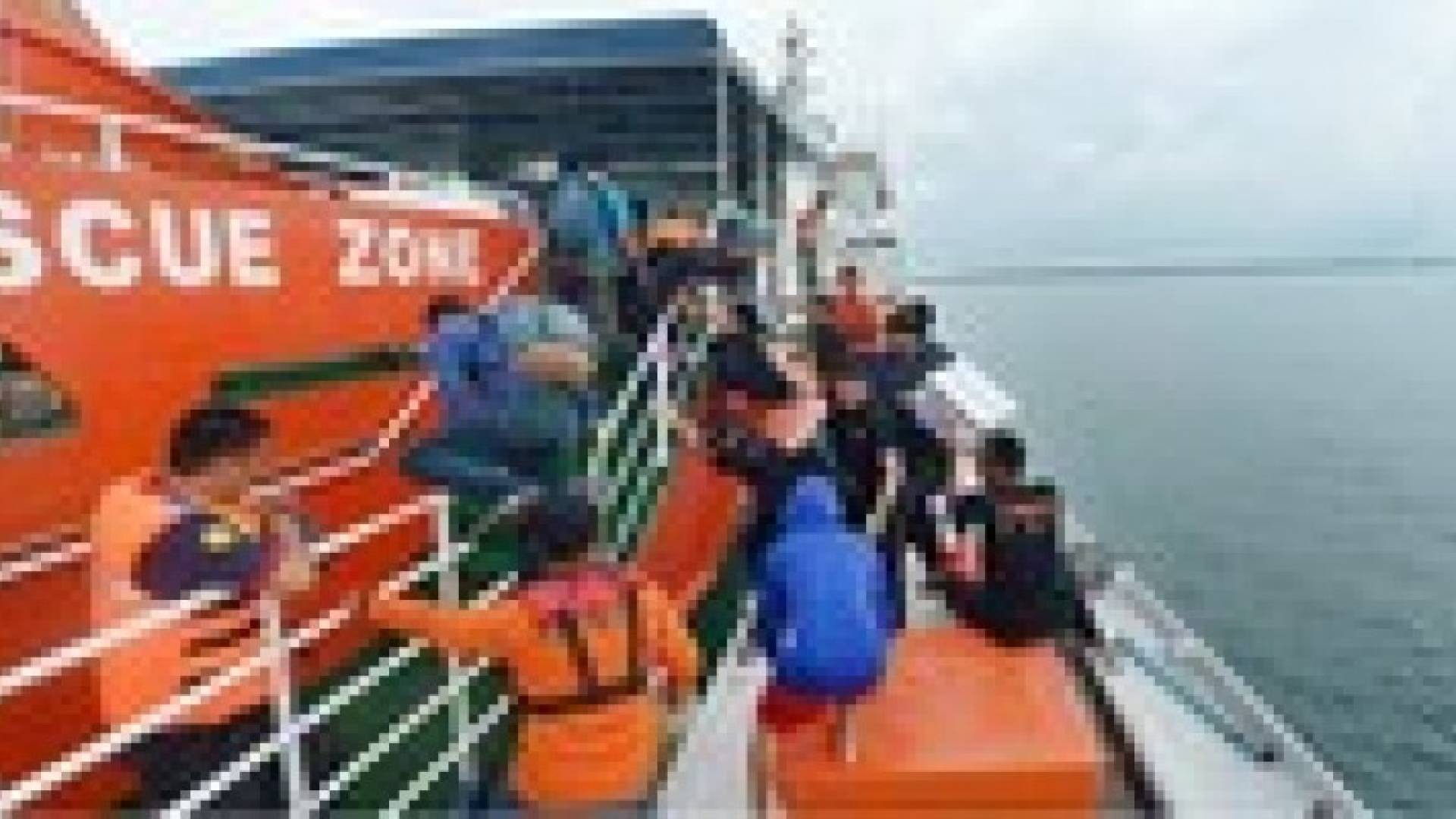 رصد "دخان غامض" بموقع اختفاء الطائرة الماليزية في بحر جاوة