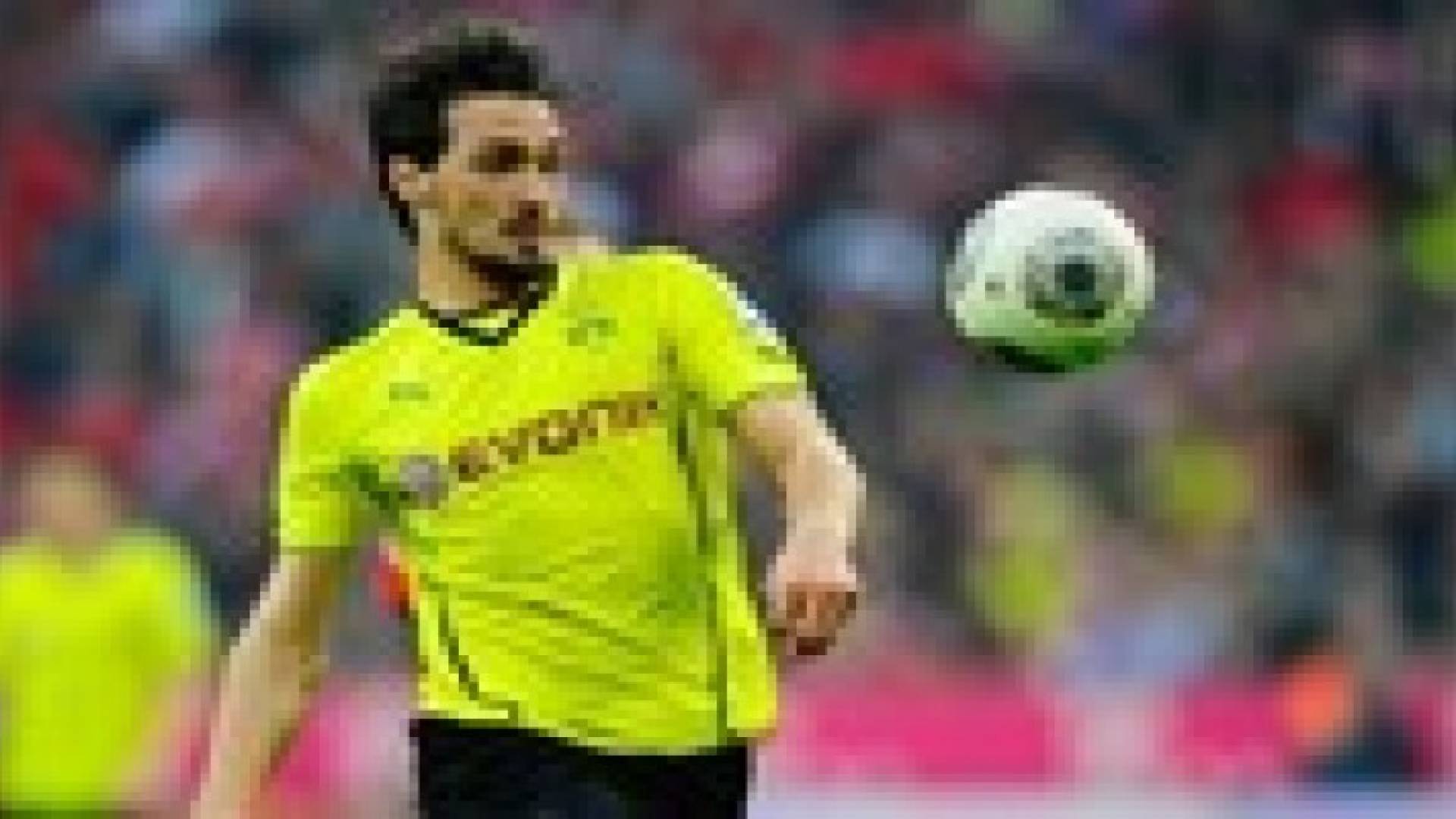 هوميلس على اعتاب مانشستر يونايتد