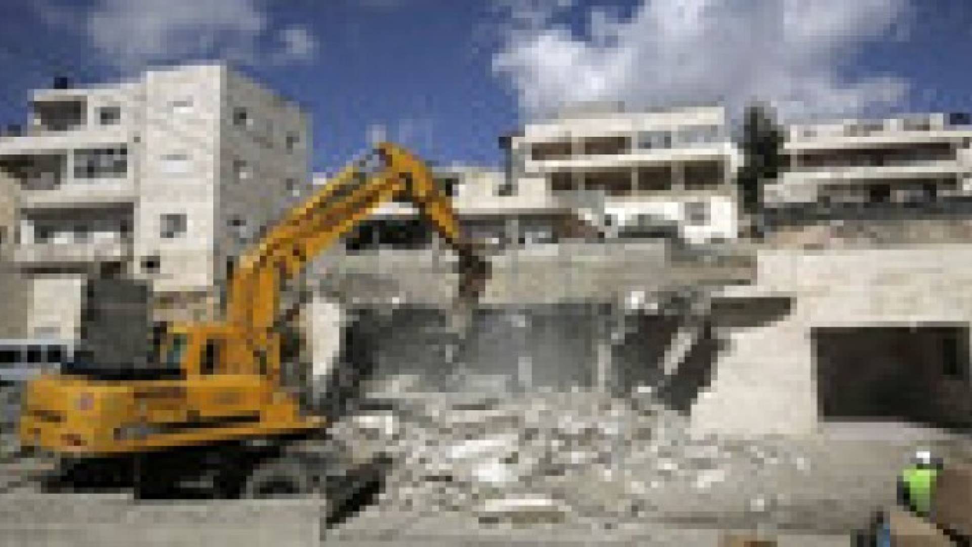 هدم منزلين واستشهاد فلسطيني متأثرا بجراحه في القدس الشرقية
