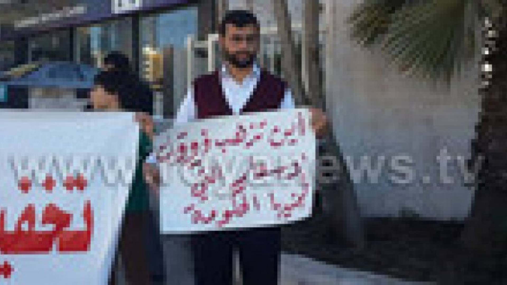 محتجون يطالبون بتوضيح آلية تسعير المشتقات النفطية