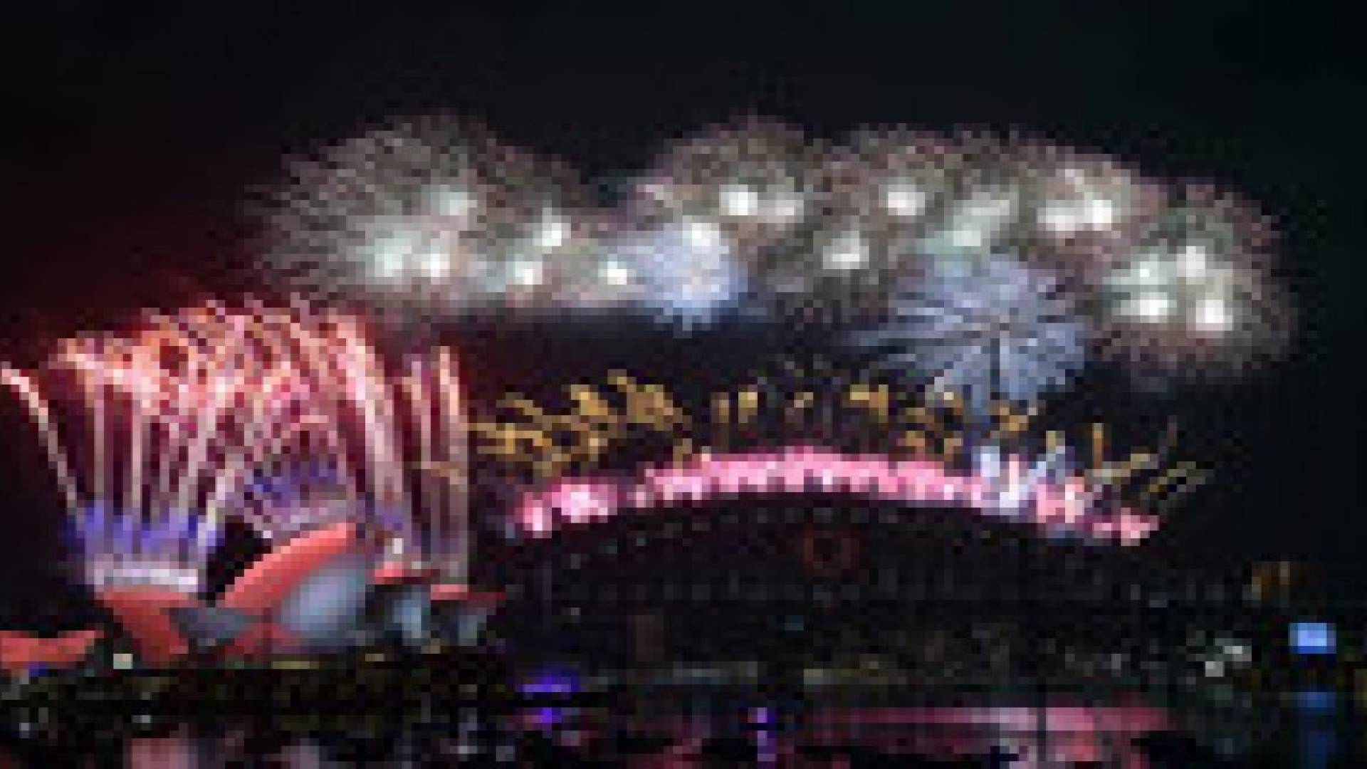 بالصور.. احتفالات صاخبة ومثيرة في دول العالم بحلول العام الجديد 2015
