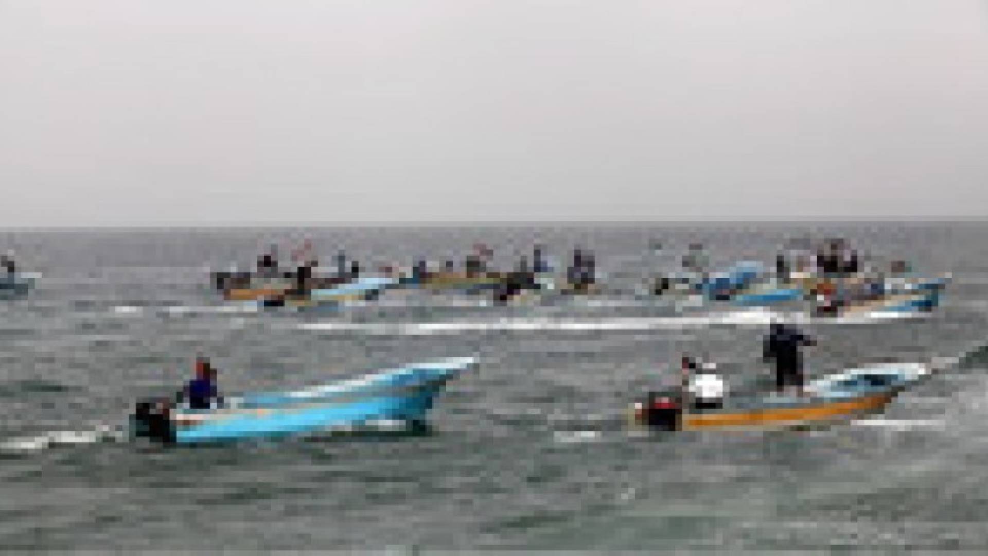 زوارق إسرائيلية تفتح نيرانها تجاه قوارب صيد في غزة