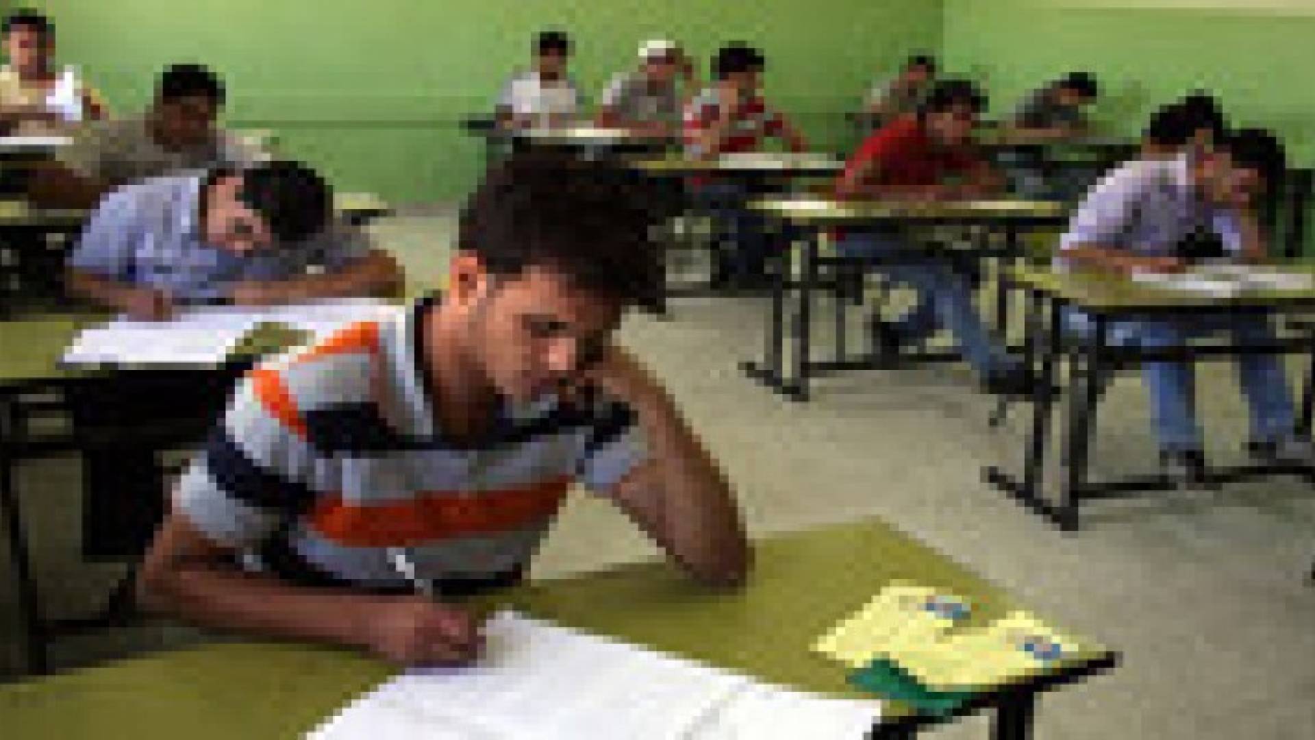 طلبة التوجيهي يواصلون تقديم امتحاناتهم الاثنين