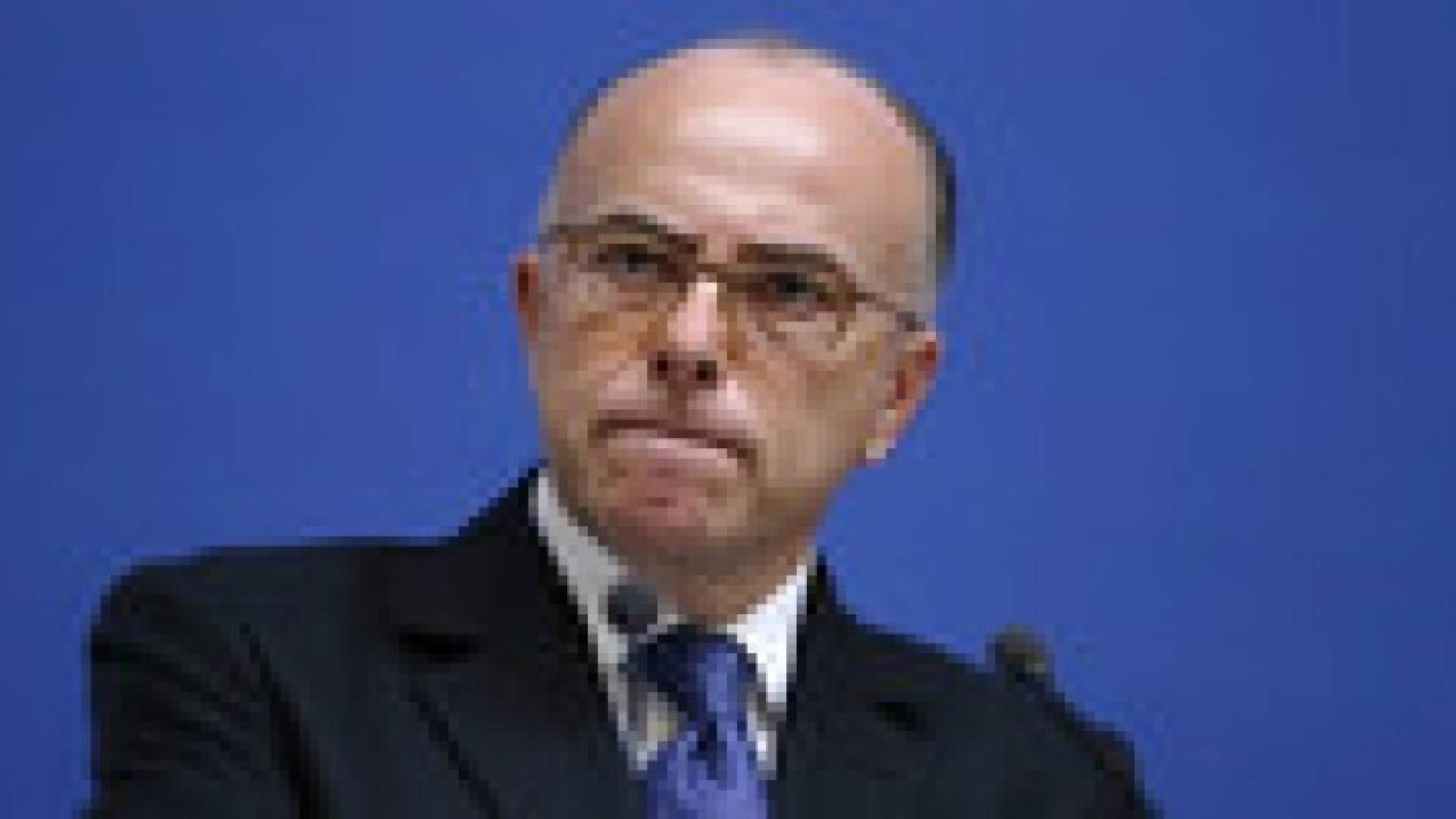 وزير الداخلية الفرنسي: 3 أشخاص نفذوا هجوم "شارلي إيبدو"