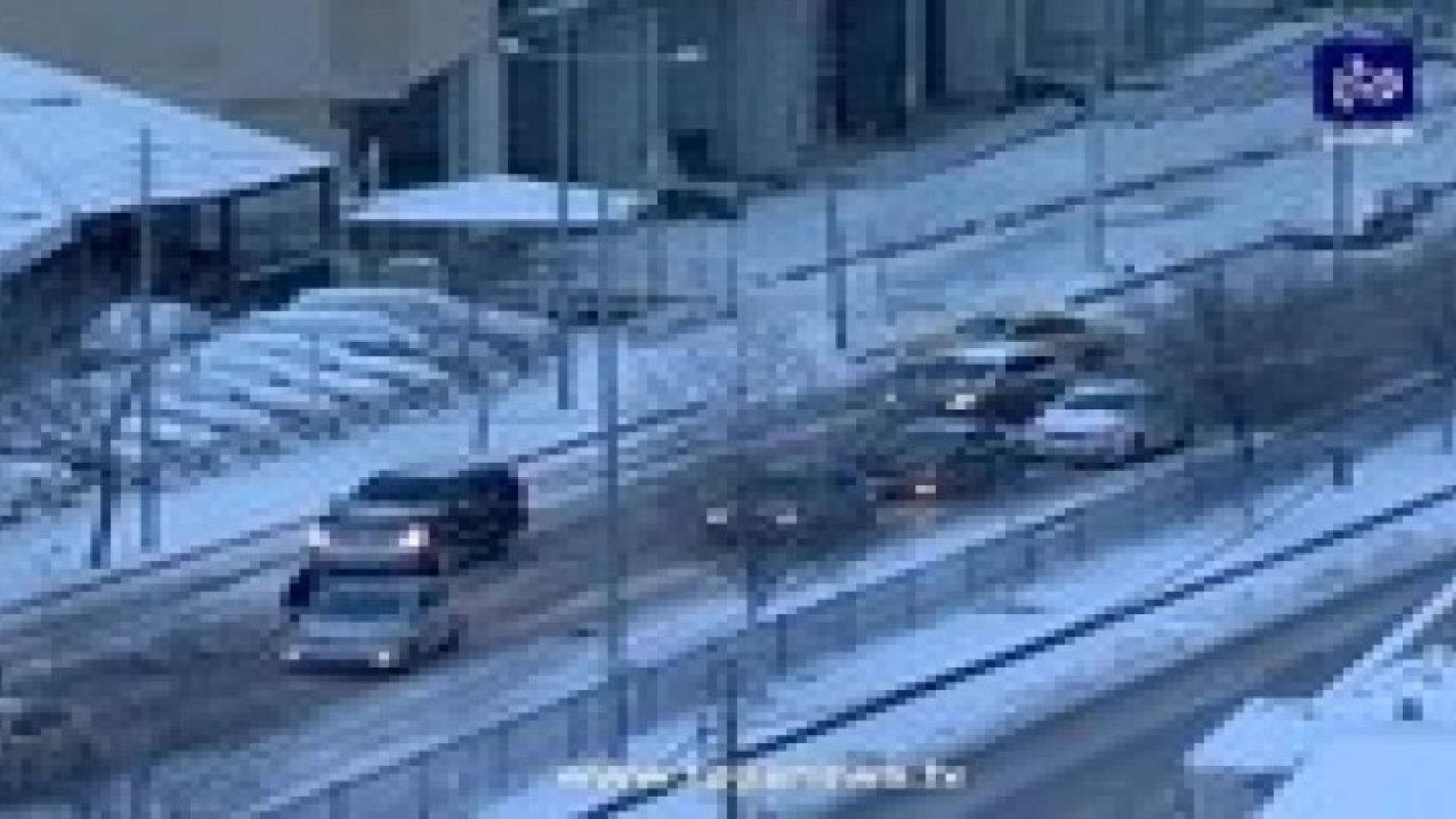 شارع مكة : صعوبة السير بسبب ثلوج " هدى " .. فيديو