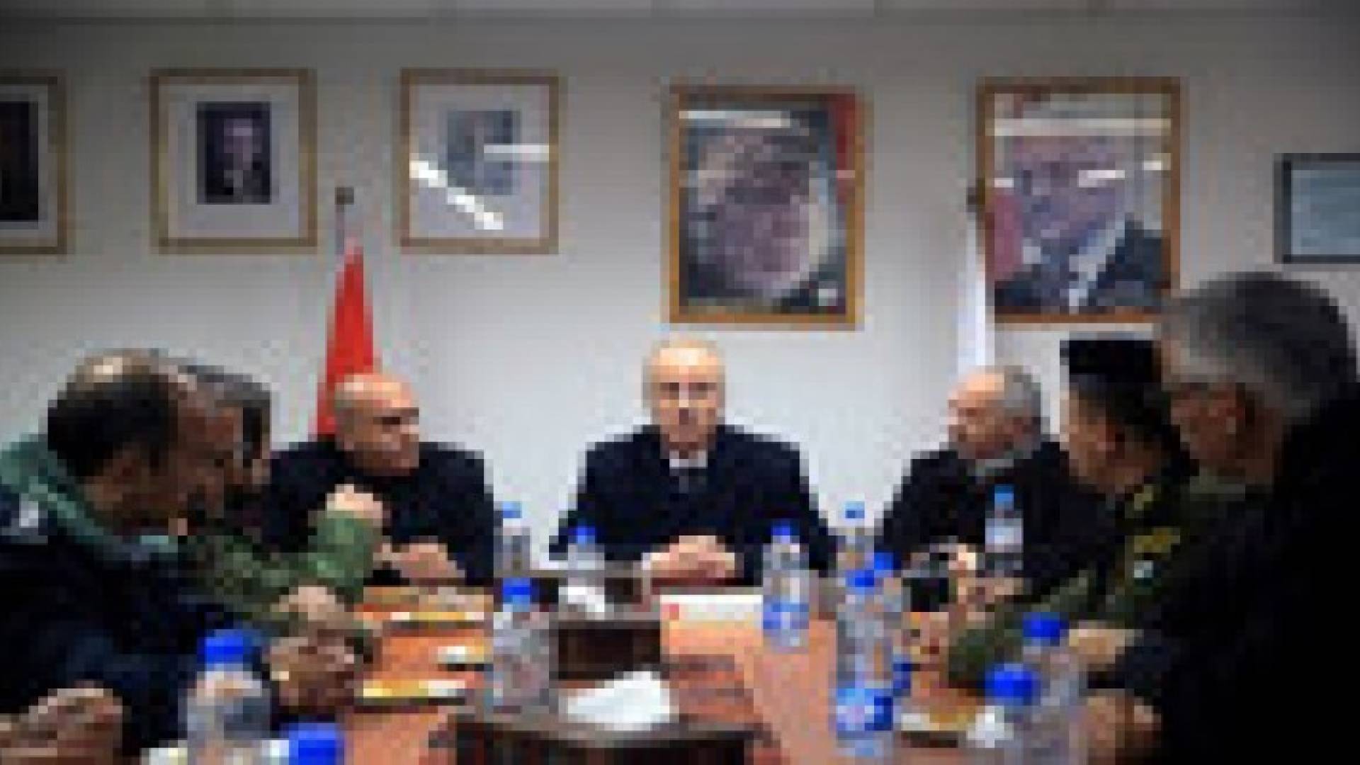 رئيس الوزراء الفلسطيني يتفقد غرفة الطوارئ المشتركة في نابلس
