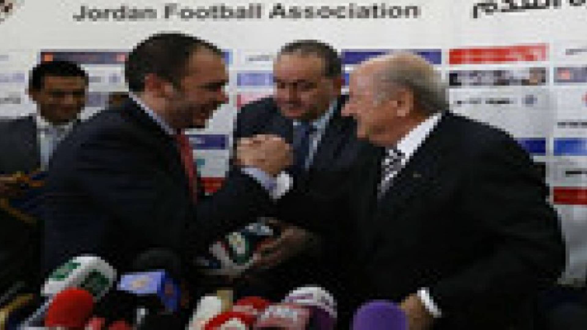 بلاتر: ترشح الأمير علي لرئاسة "فيفا" يعبر عن الديموقراطية